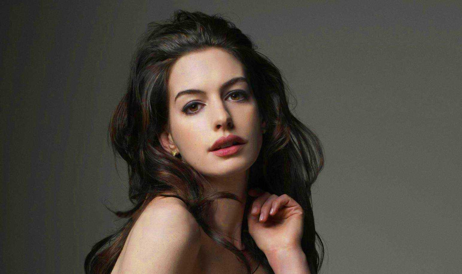 Anne Hathaway Wallpapers