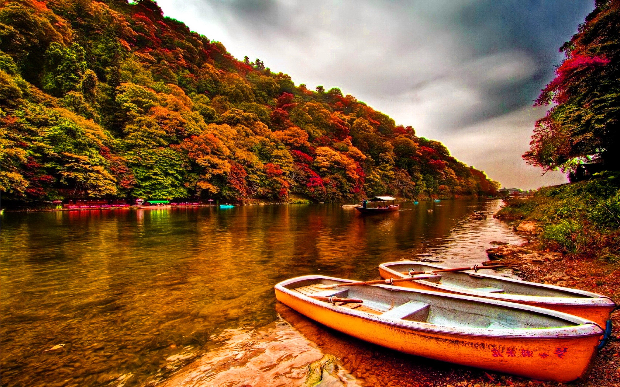 Boats on the riverbank wallpapers