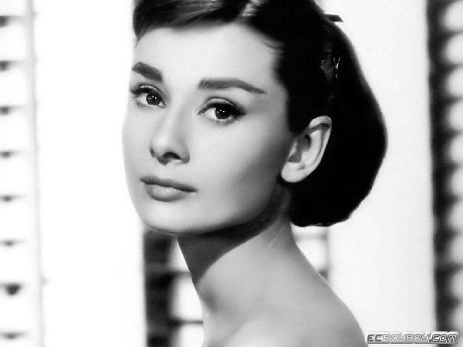 Download Audrey Hepburn Wallpapers