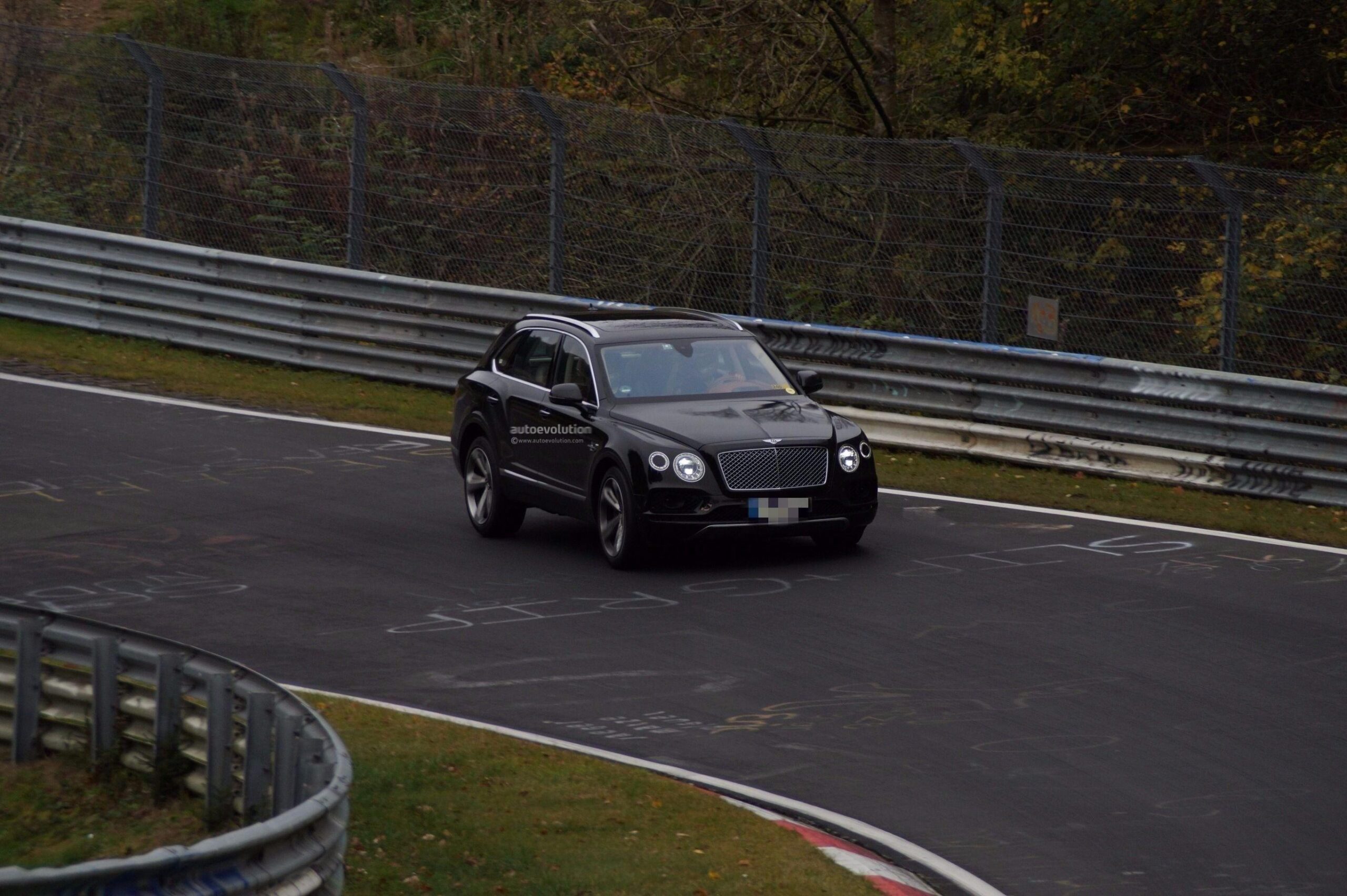 2019 Bentley Bentayga PHEV Reveals EV Mode Button In Newest Spy