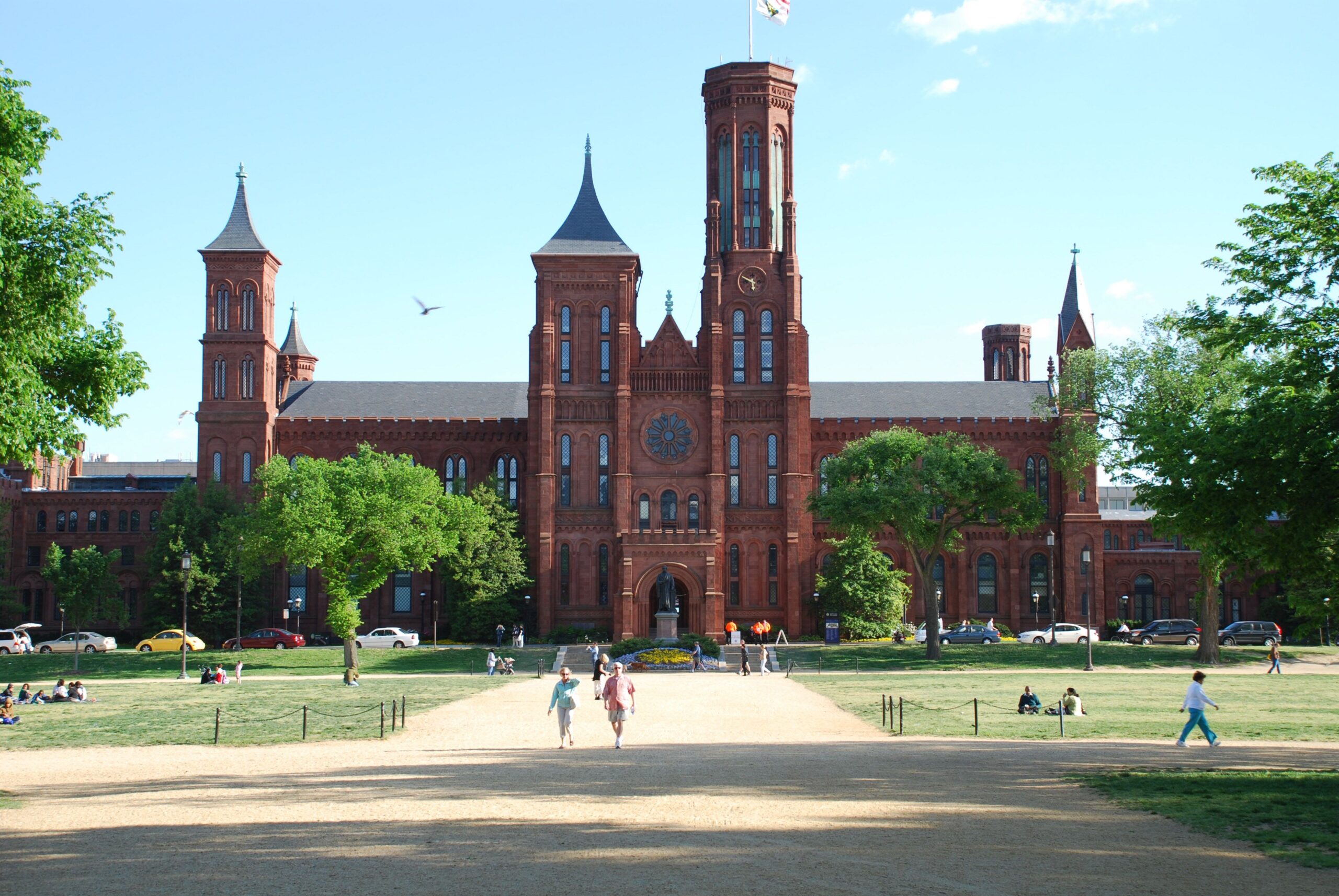 Smithsonian Castle on the National Mall : Travel Wallpapers and Stock