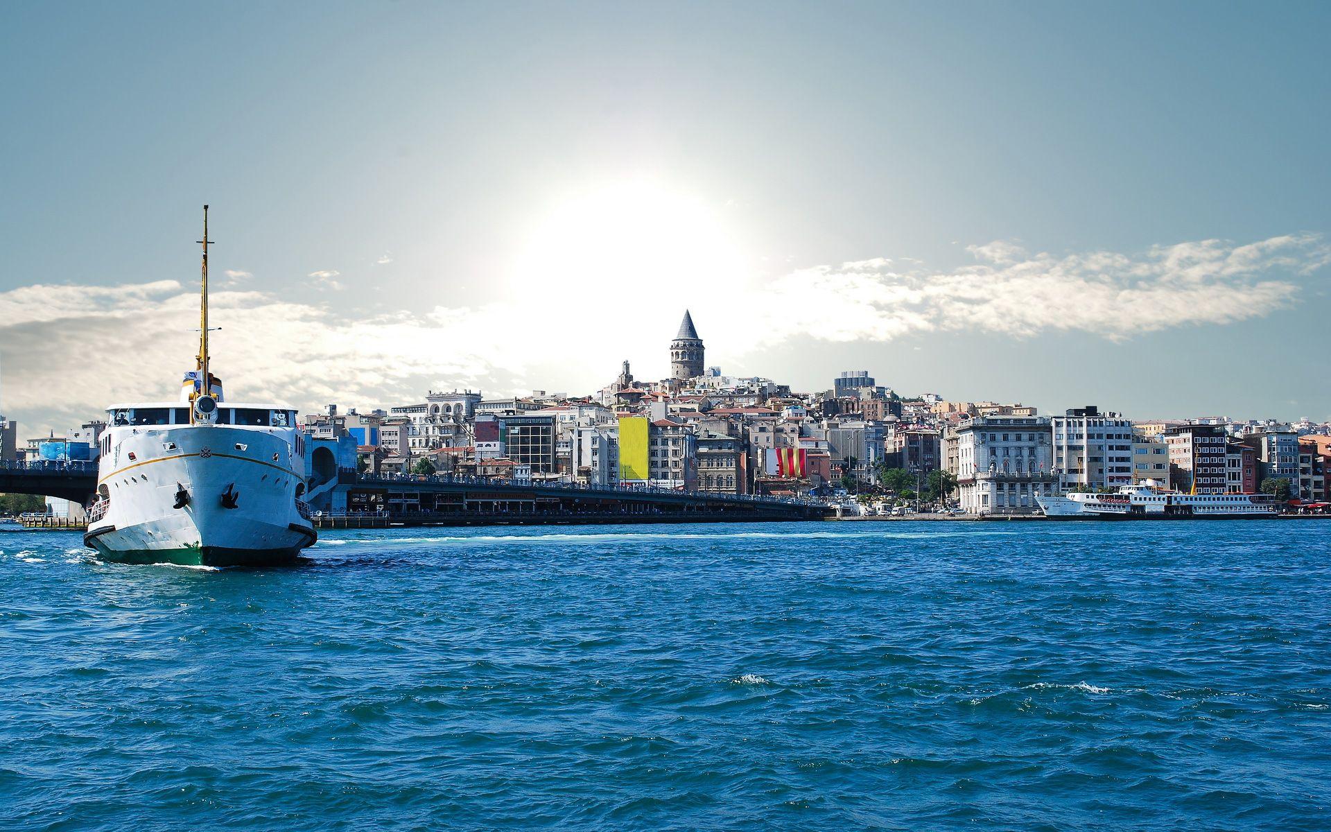 Ship in the bay in Istanbul wallpapers and image