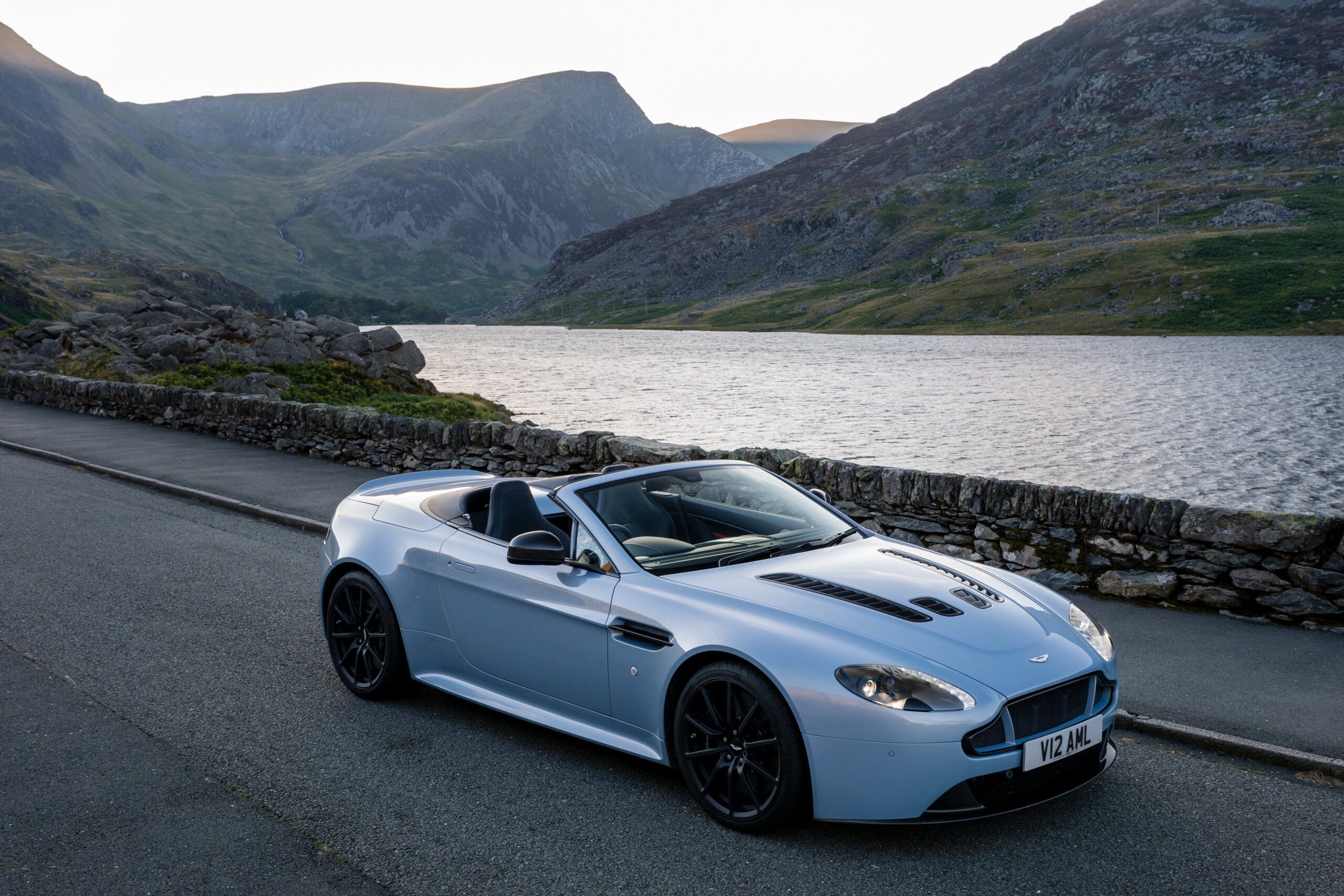 2015 Aston Martin Vantage Free PC Wallpapers Downloads