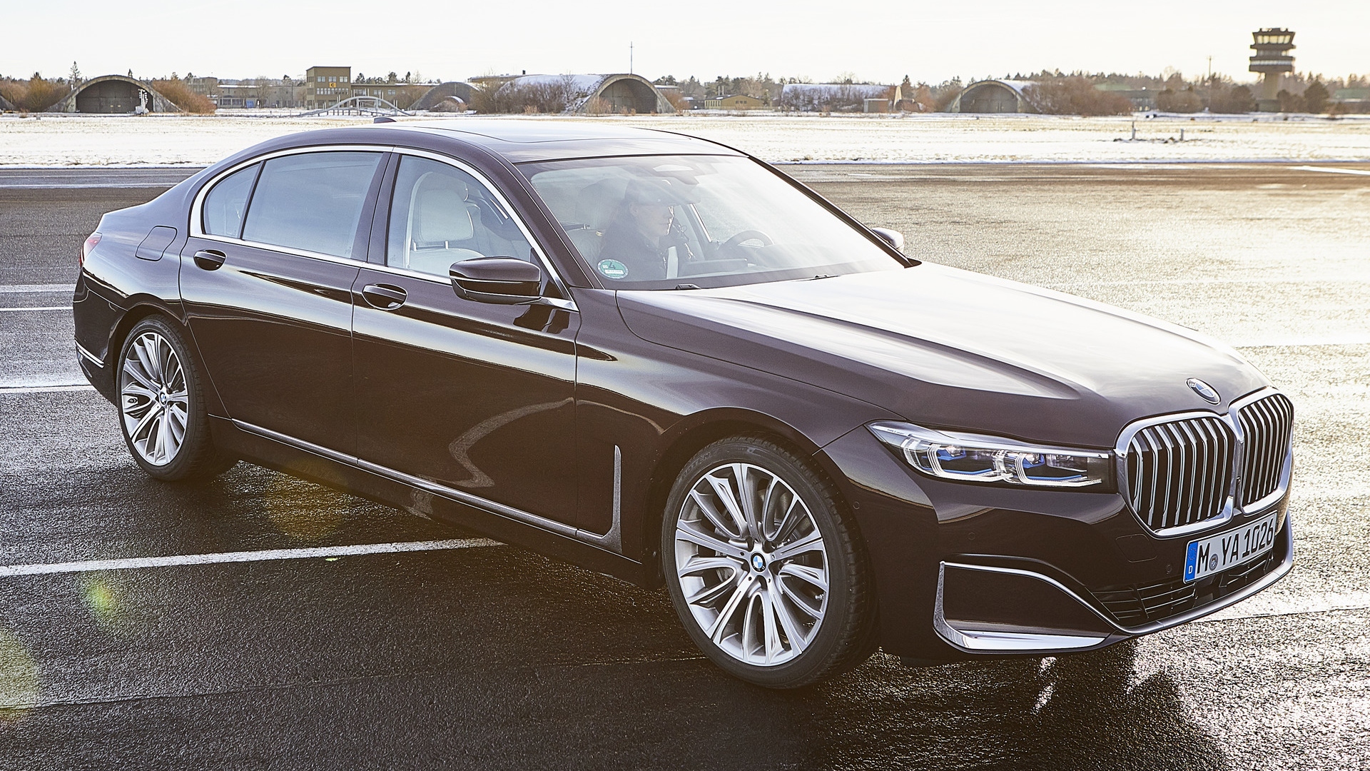 2019 BMW 7 Series Plug