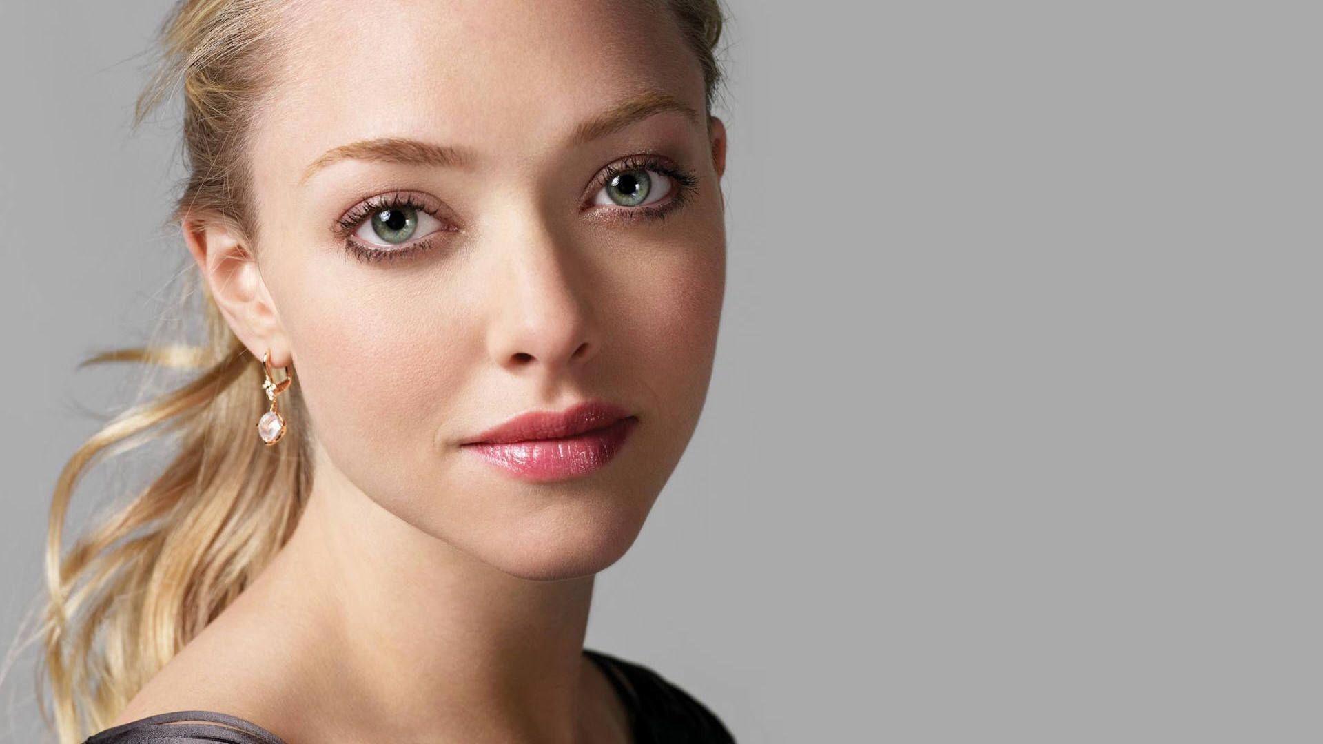 Amanda Seyfried Celebrity Wallpapers