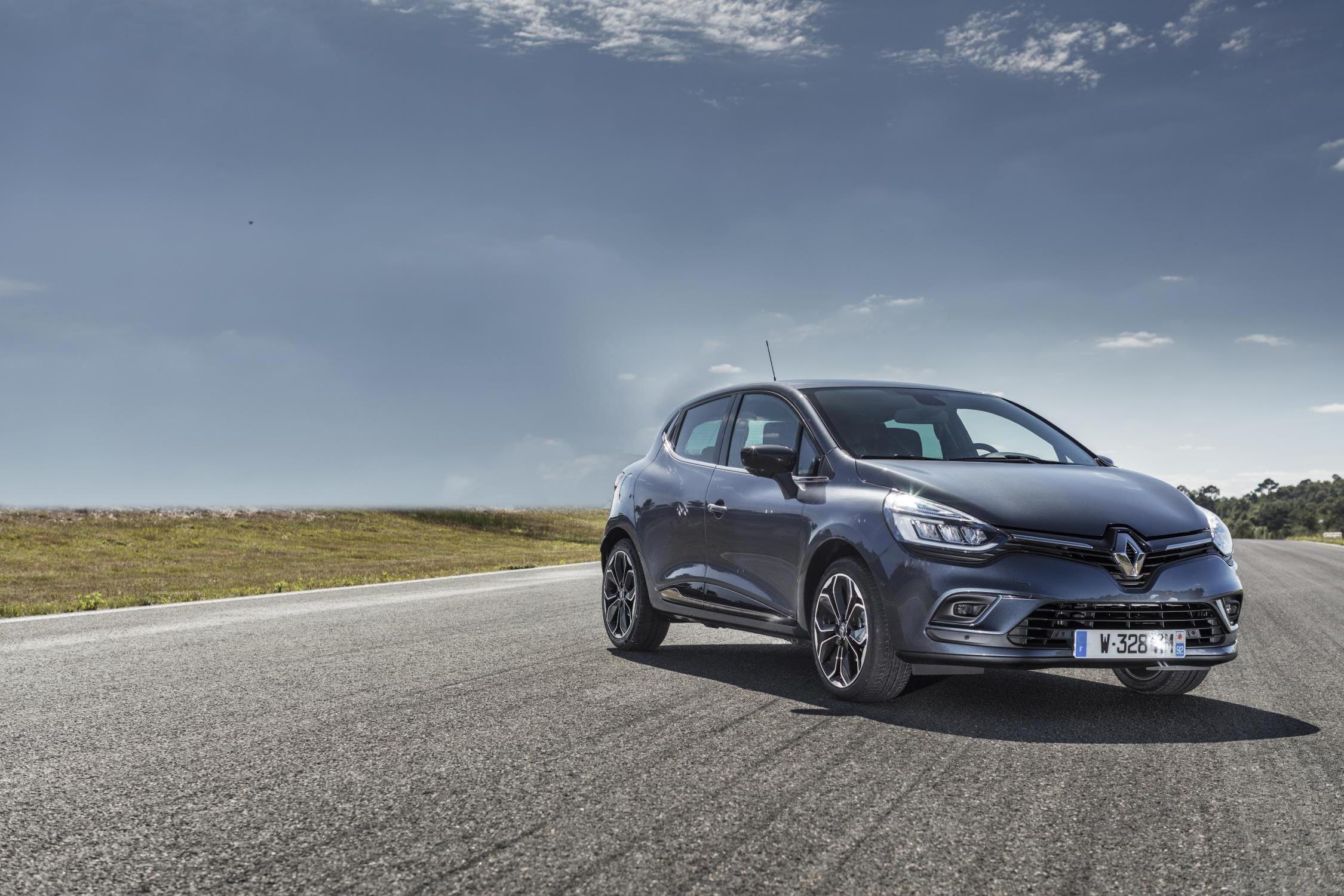 2017 RENAULT CLIO DESKTOP HD WALLPAPERS