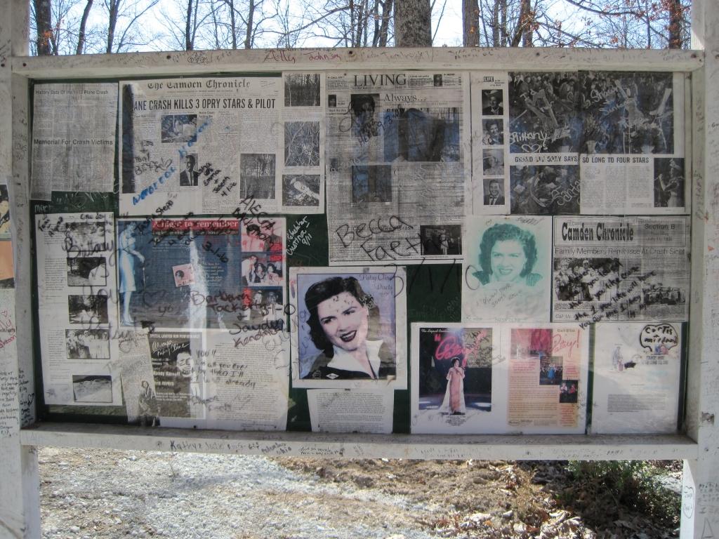 File:Patsy Cline Memorial Camden TN 03