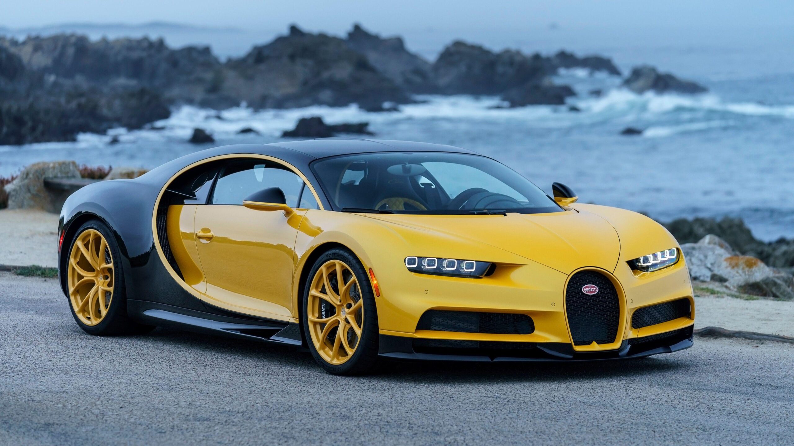 2018 Bugatti Chiron Yellow and Black 4K Wallpapers