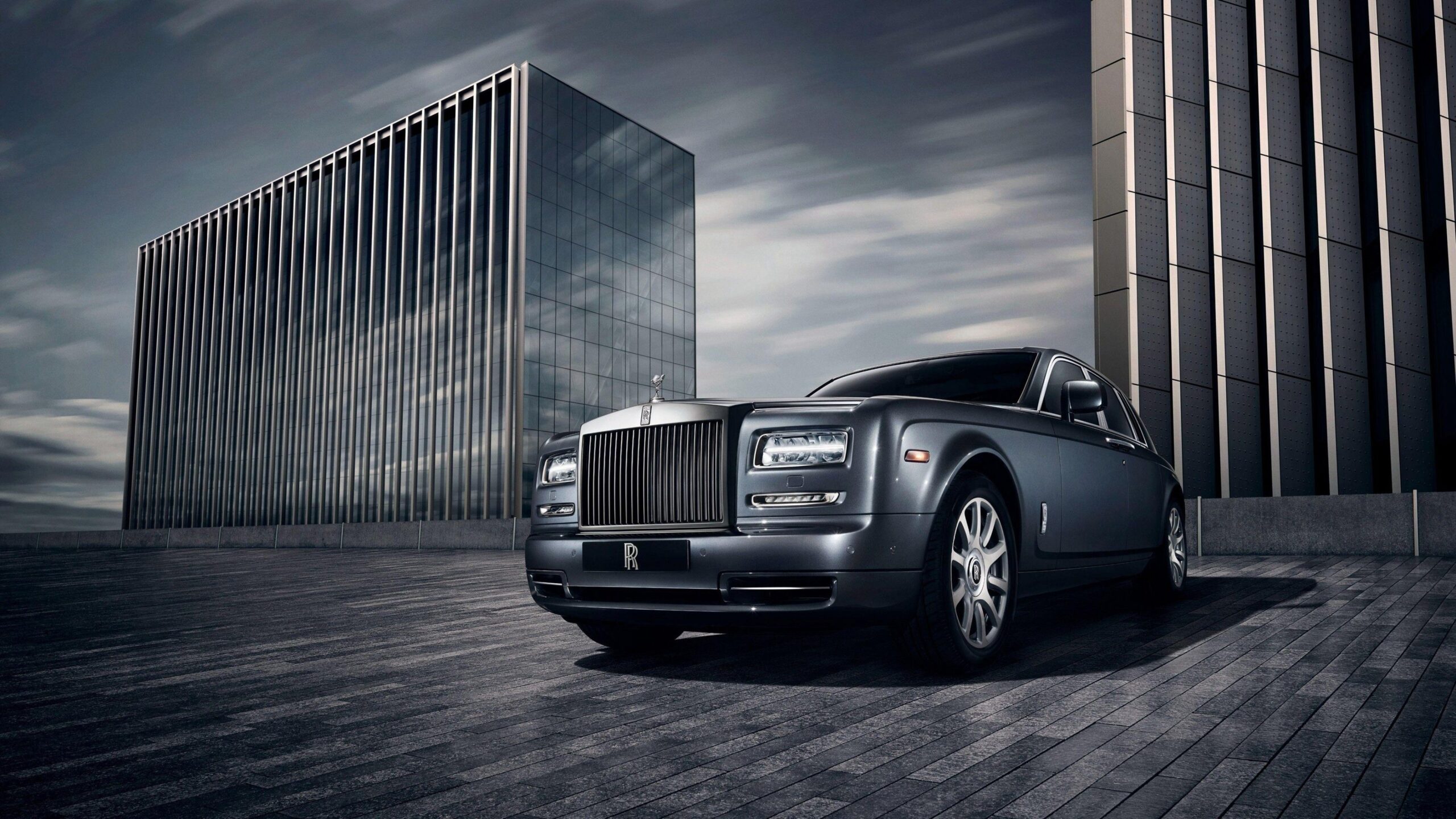 Parked Rolls Royce Ghost HD desktop wallpapers : Widescreen : High