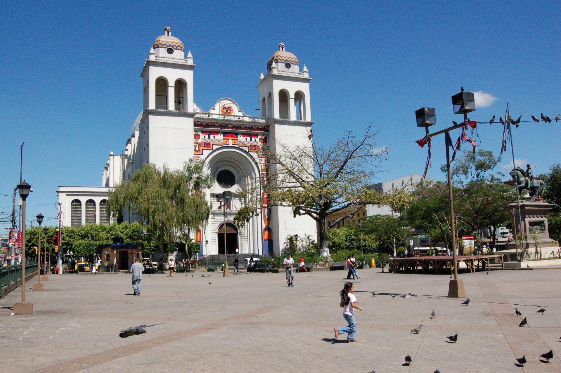 HD challenged and children in el salvador Wallpapers