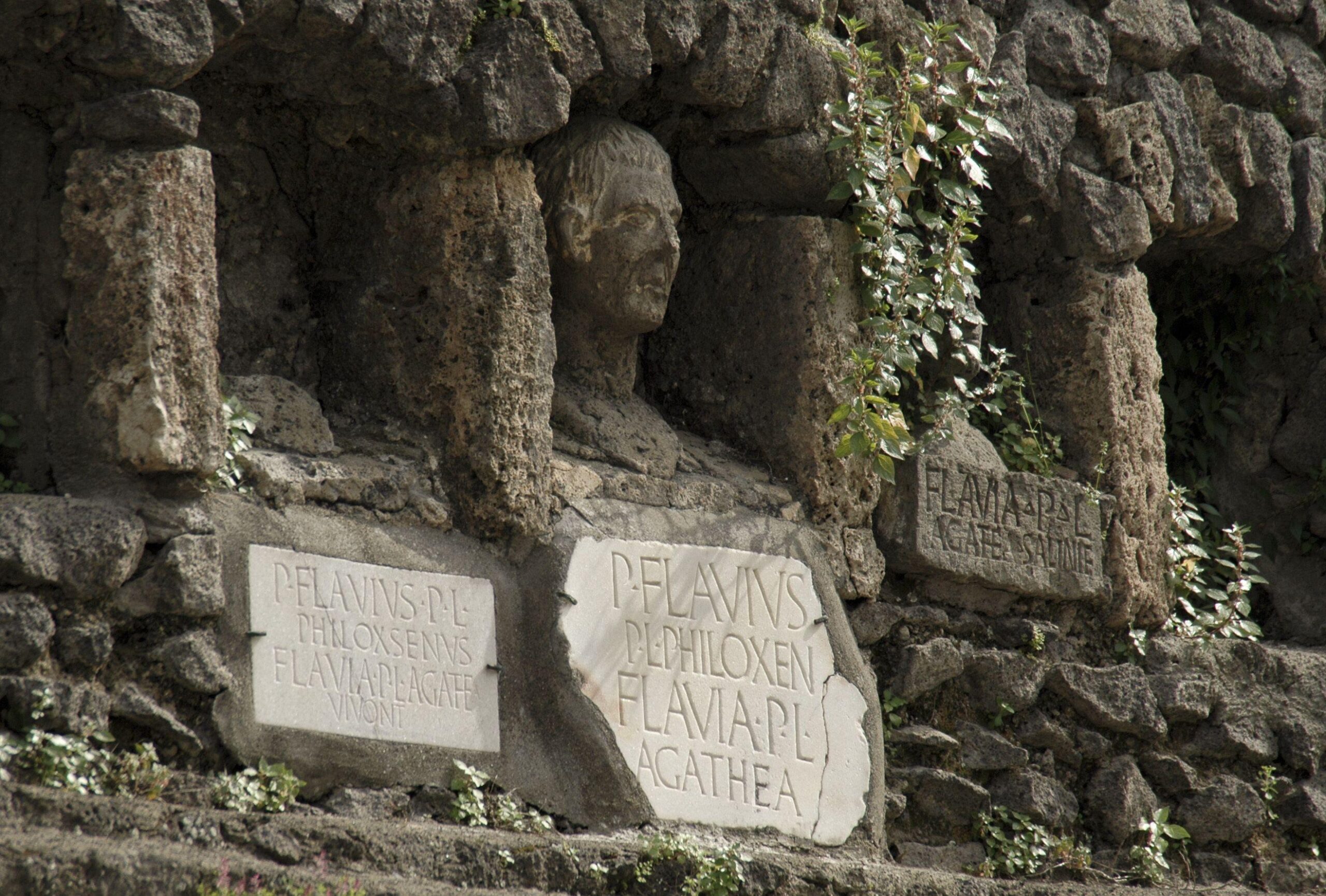 Monuments in Pompeii, Italy wallpapers and image