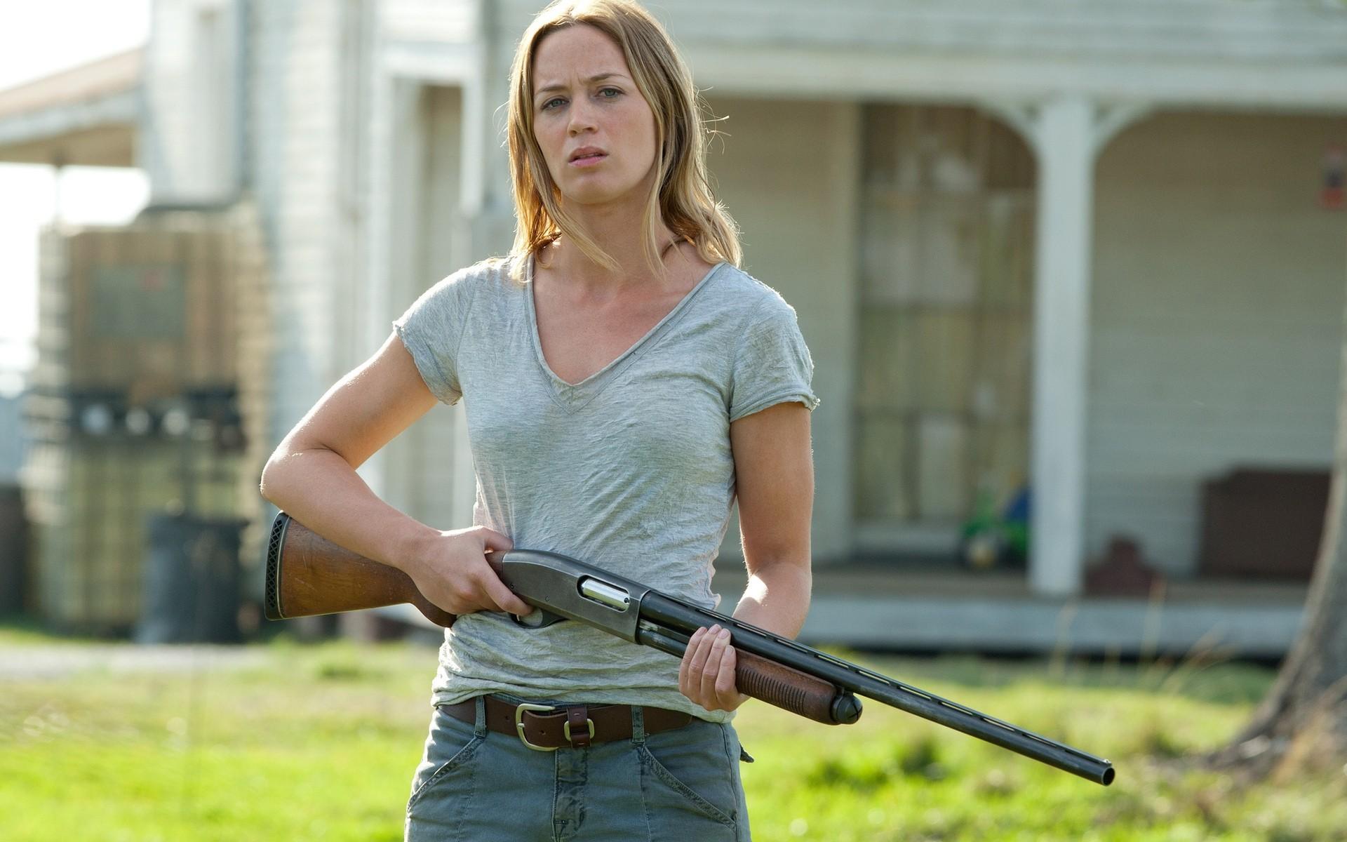 Looper Emily Blunt. Android wallpapers for free