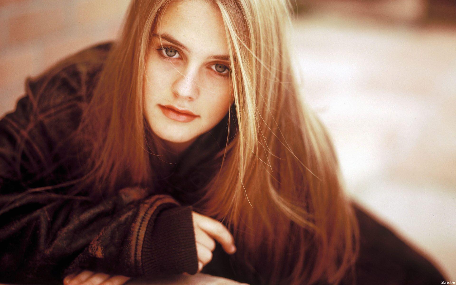 Alicia Silverstone Wallpapers