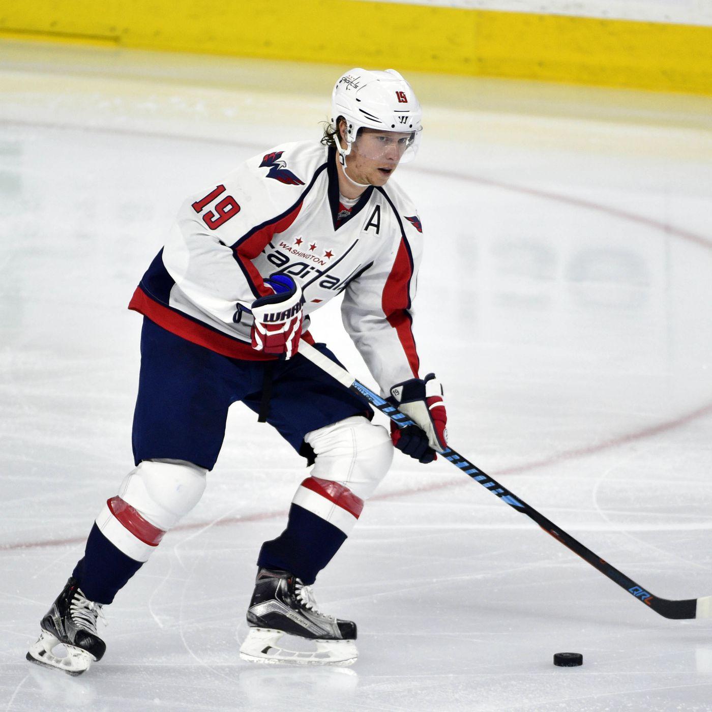 Nicklas Backstrom makes incredible mid