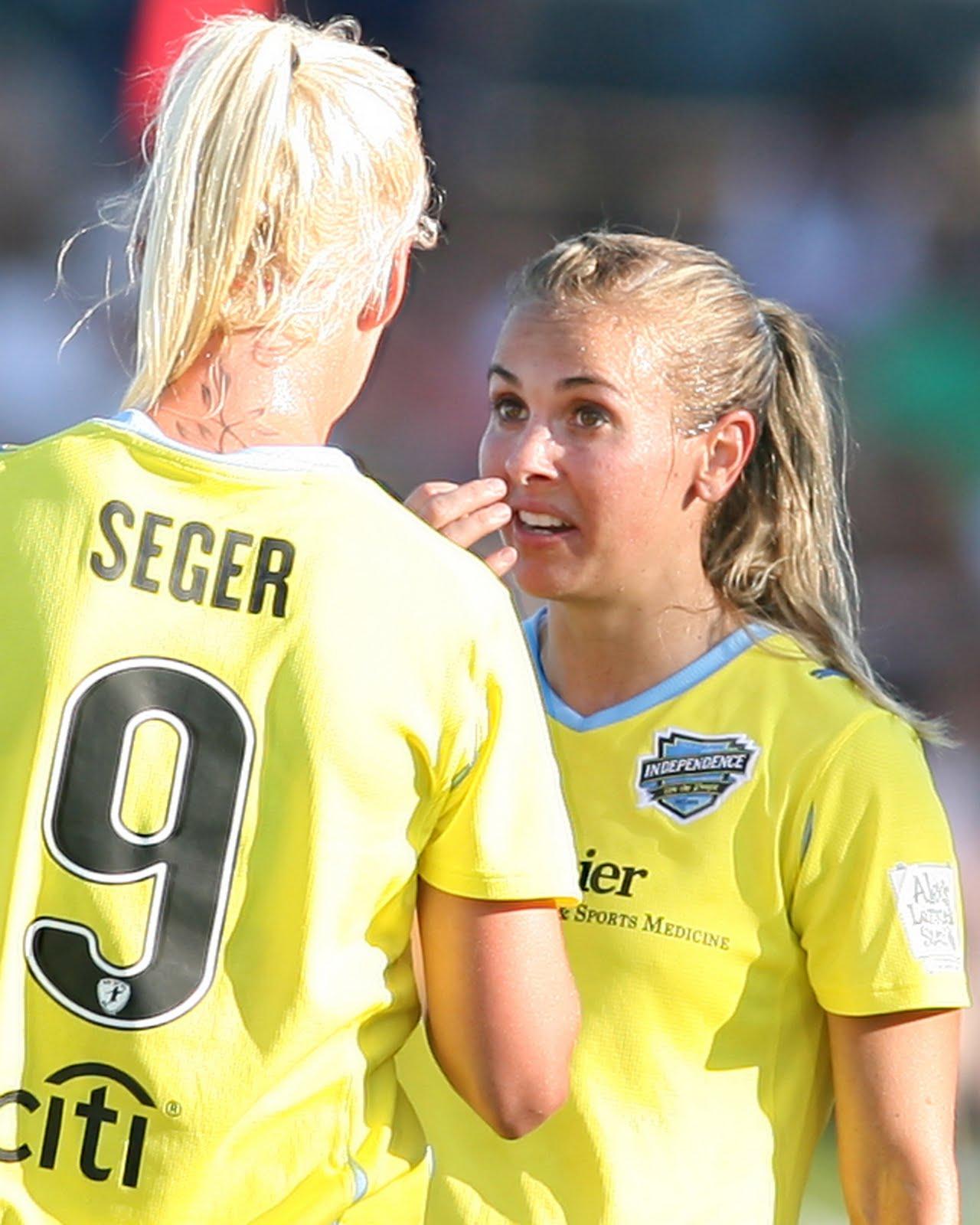 Caroline Seger Sexy swedish footballer ~ Sport Alerts