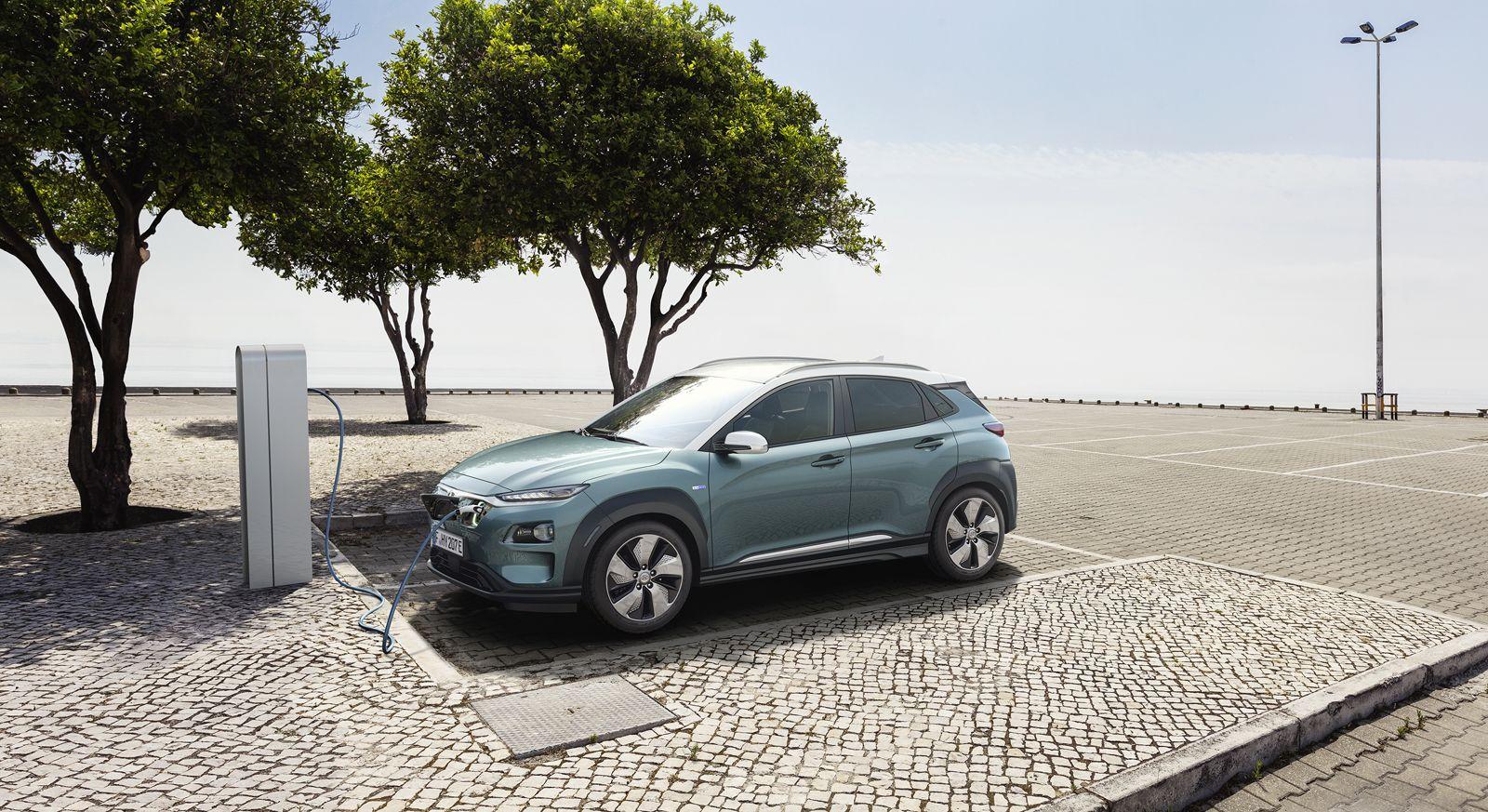 Hyundai Kona Electric Debuts With 298 Miles of Driving Range