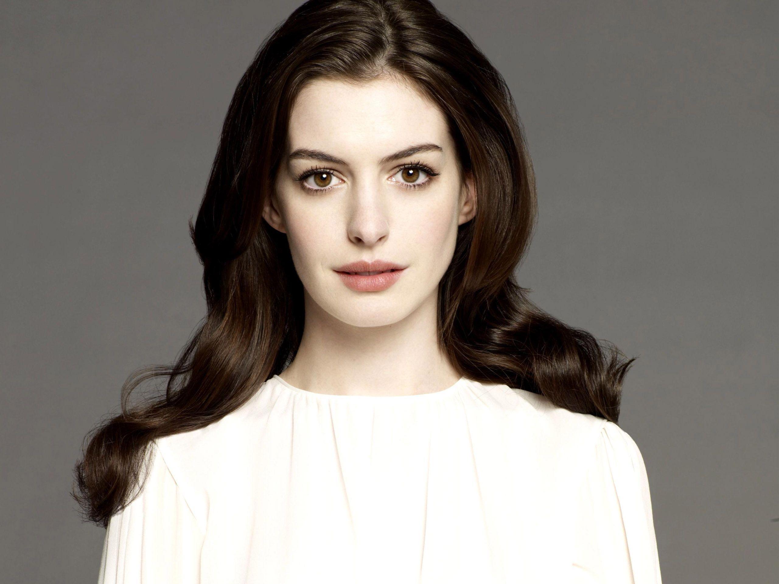 Anne Hathaway 3 Wallpapers