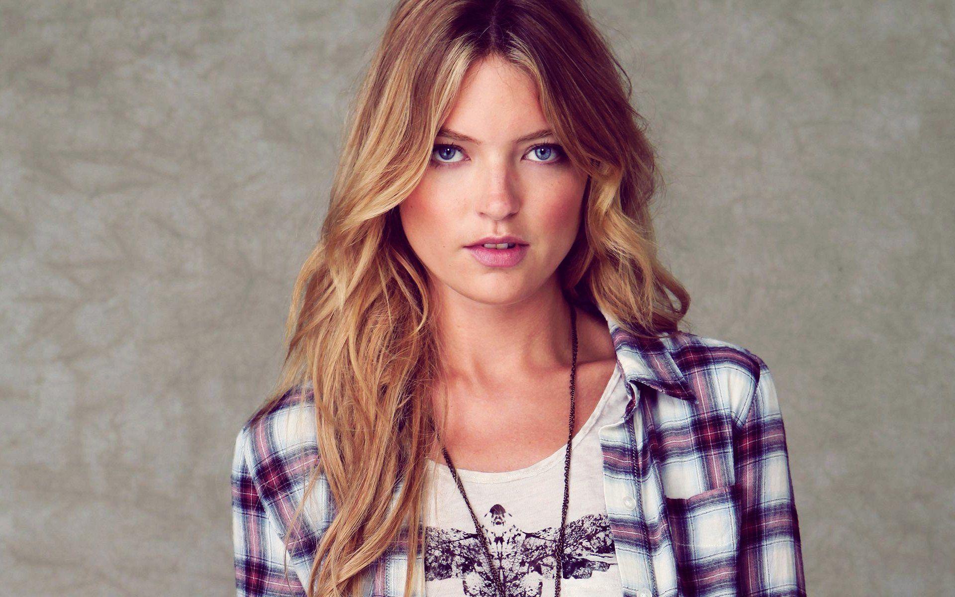 Martha Hunt Wallpapers