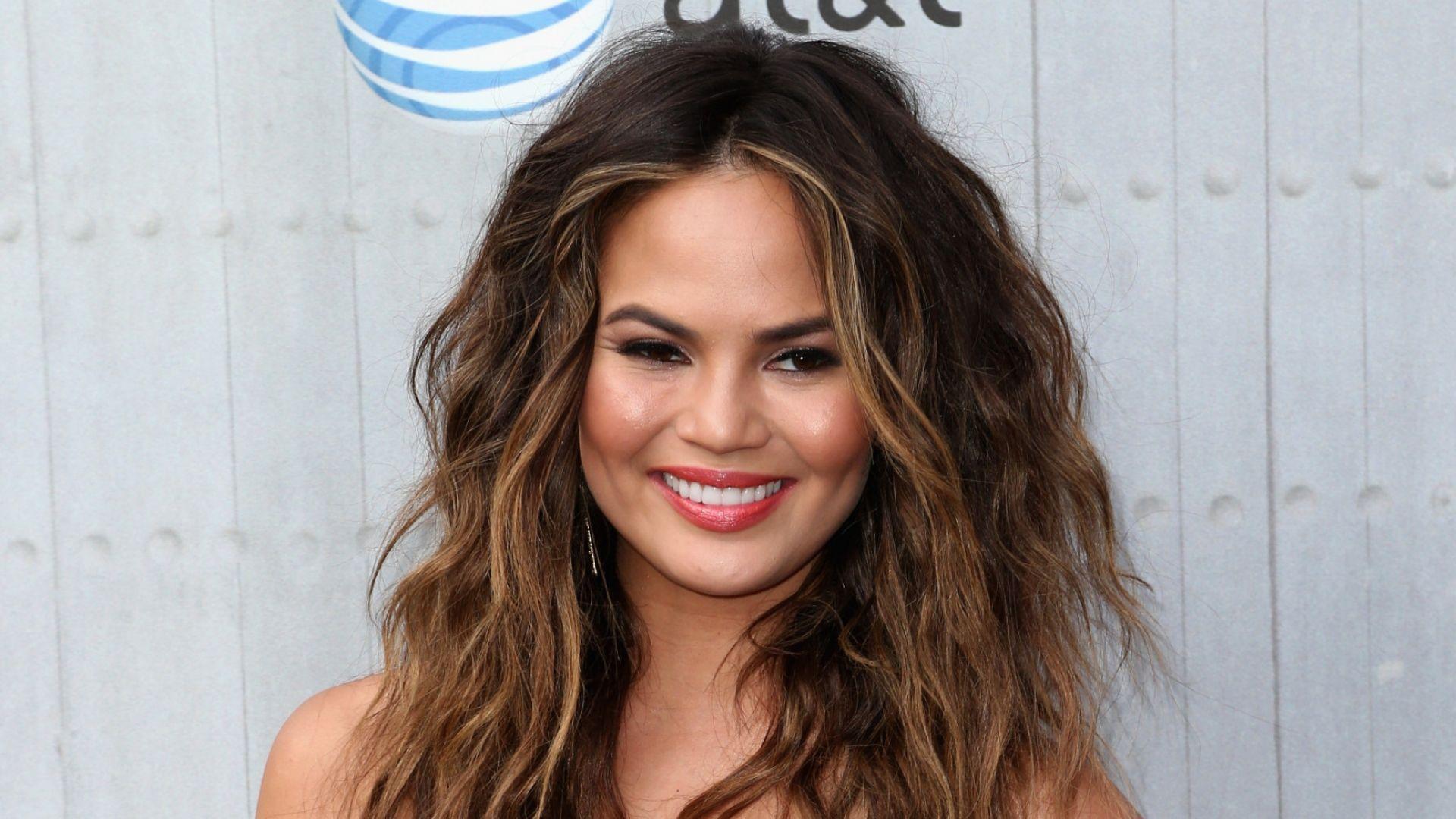 Download Wallpapers Chrissy teigen, Model, Face, Smile