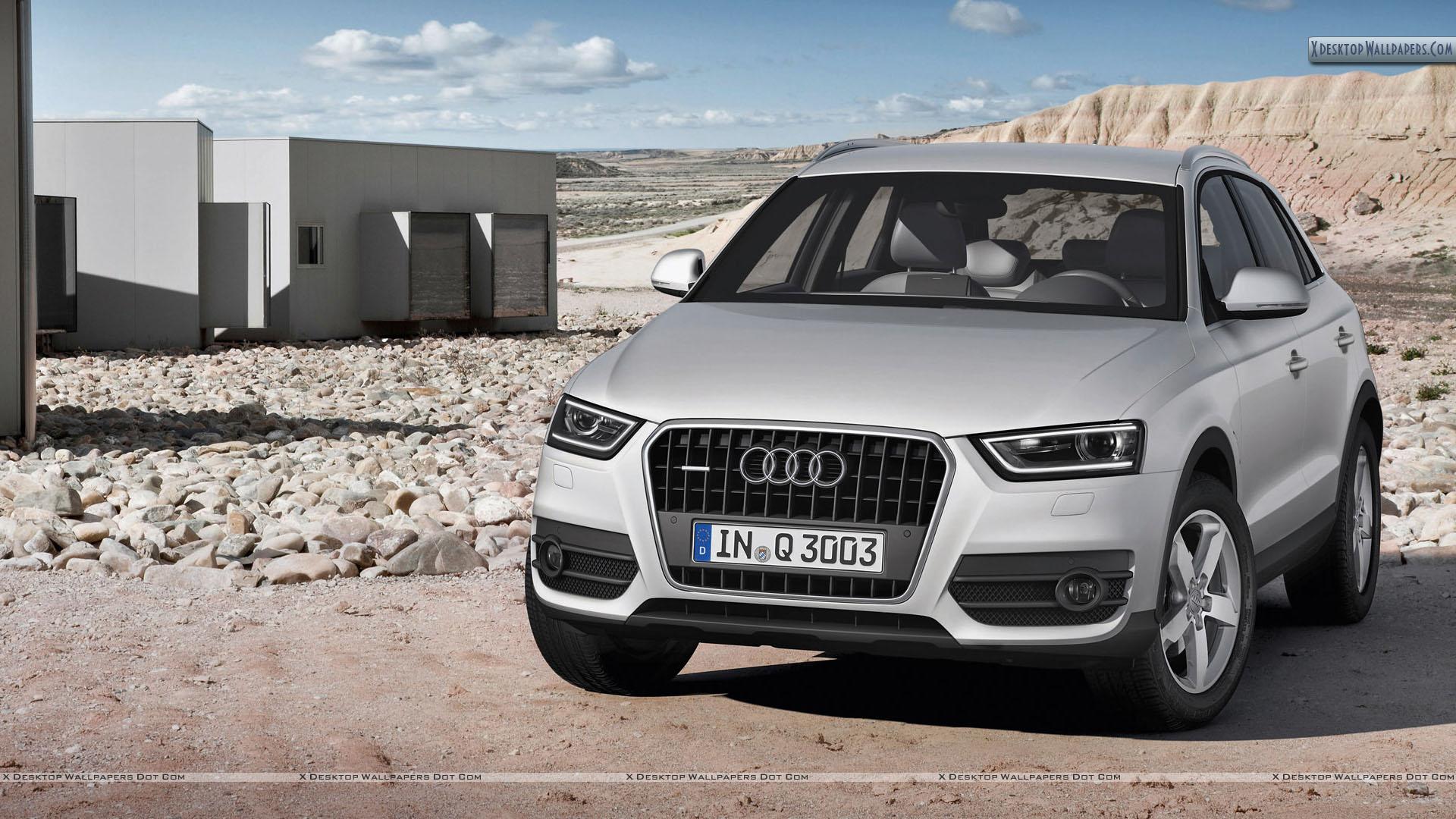 Audi Q3 Standing in Desert Wallpapers