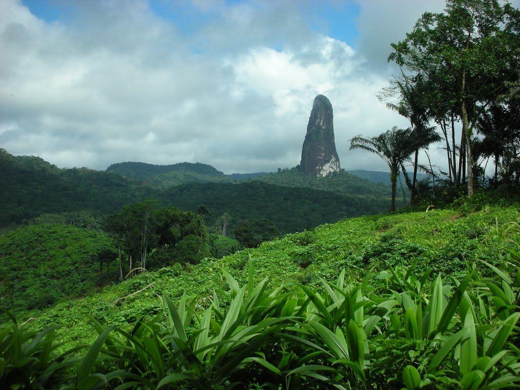 Peak in the jungle, Sao Tome & Principe islands, Africa [1024 x 768