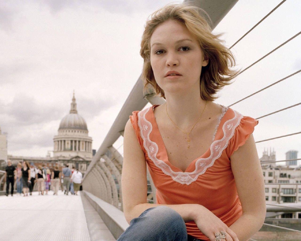 Julia Stiles