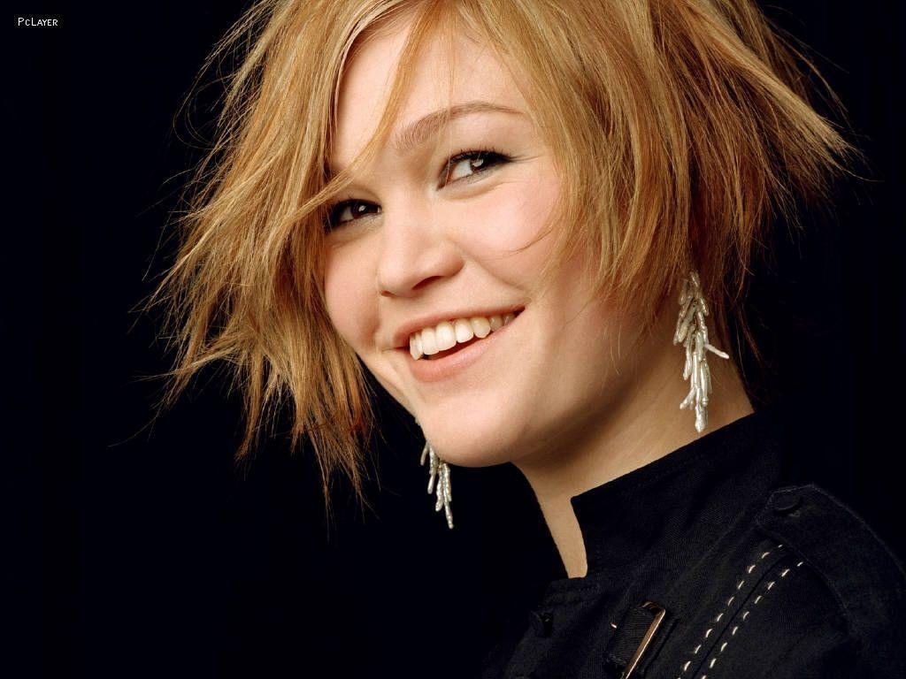 Julia Stiles Wallpapers