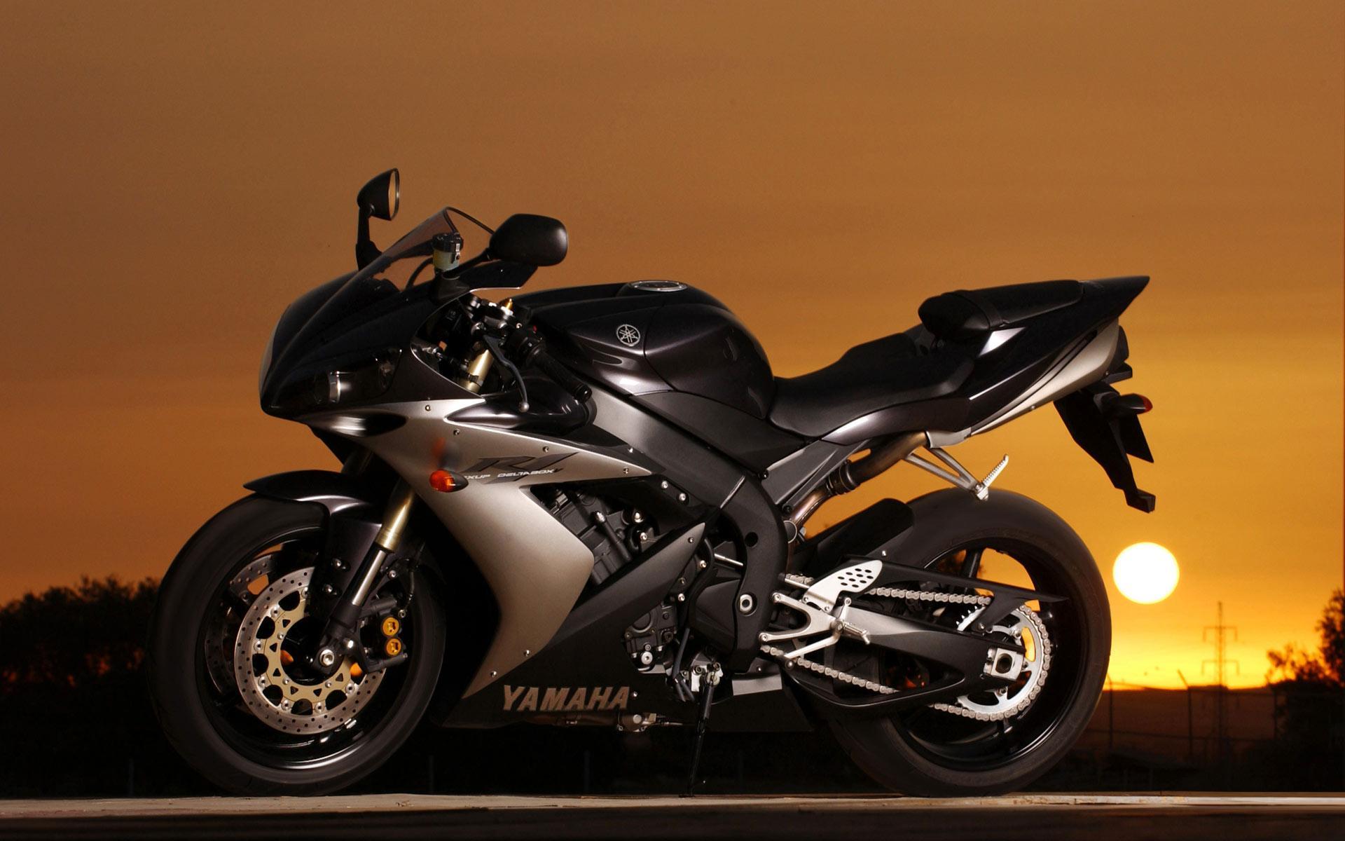 Yamaha YZF R1 Wallpapers