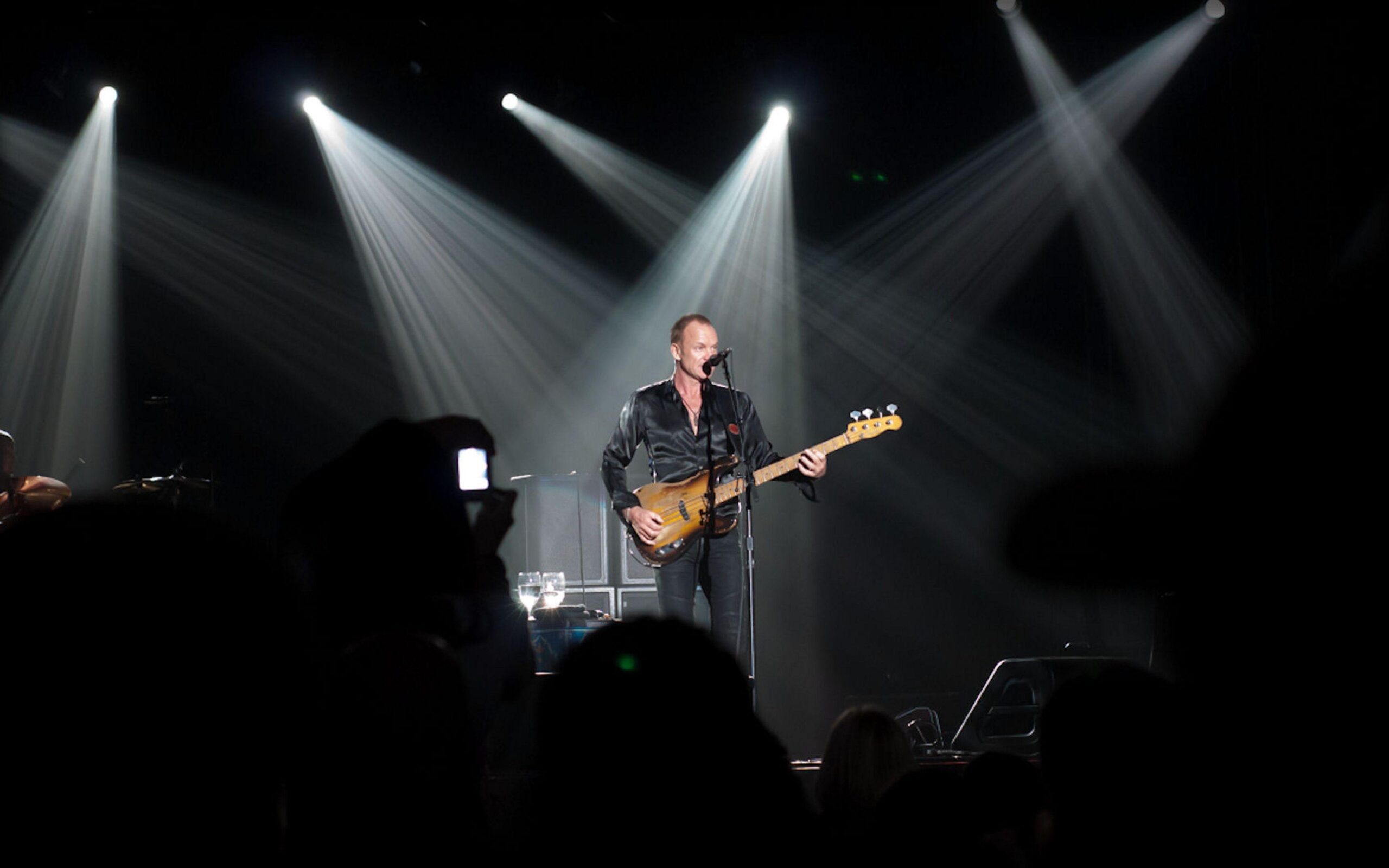 Download Wallpapers Sting, Light, Fan, Scene, Show Ultra