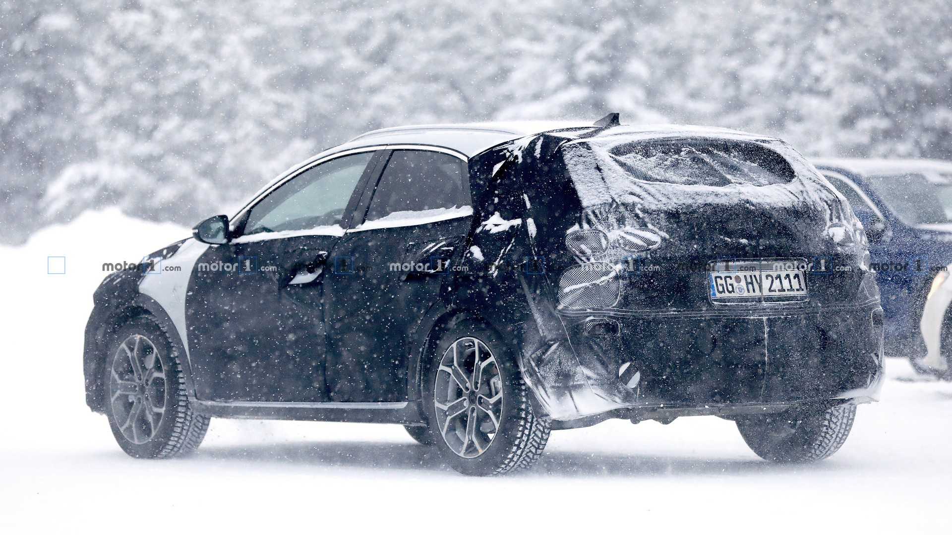 2019 Kia XCeed crossover spied ahead of possible Geneva debut