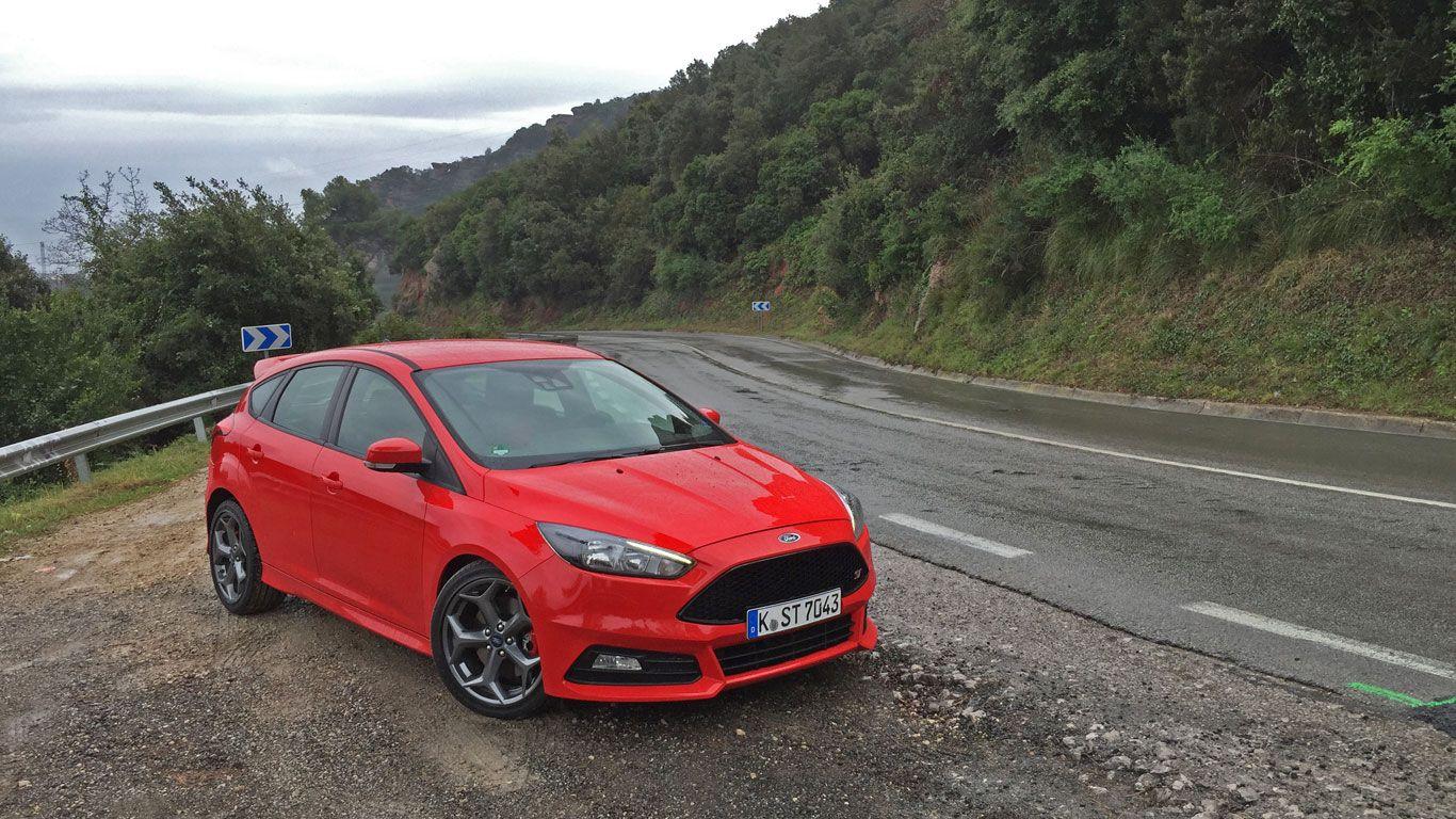 Ford Focus St 2015 wallpapers