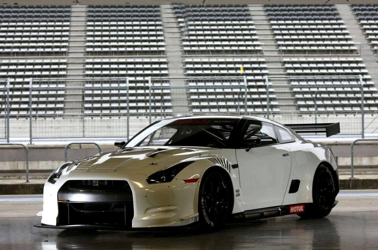 Nissan GTR R35 Wallpapers HD Download