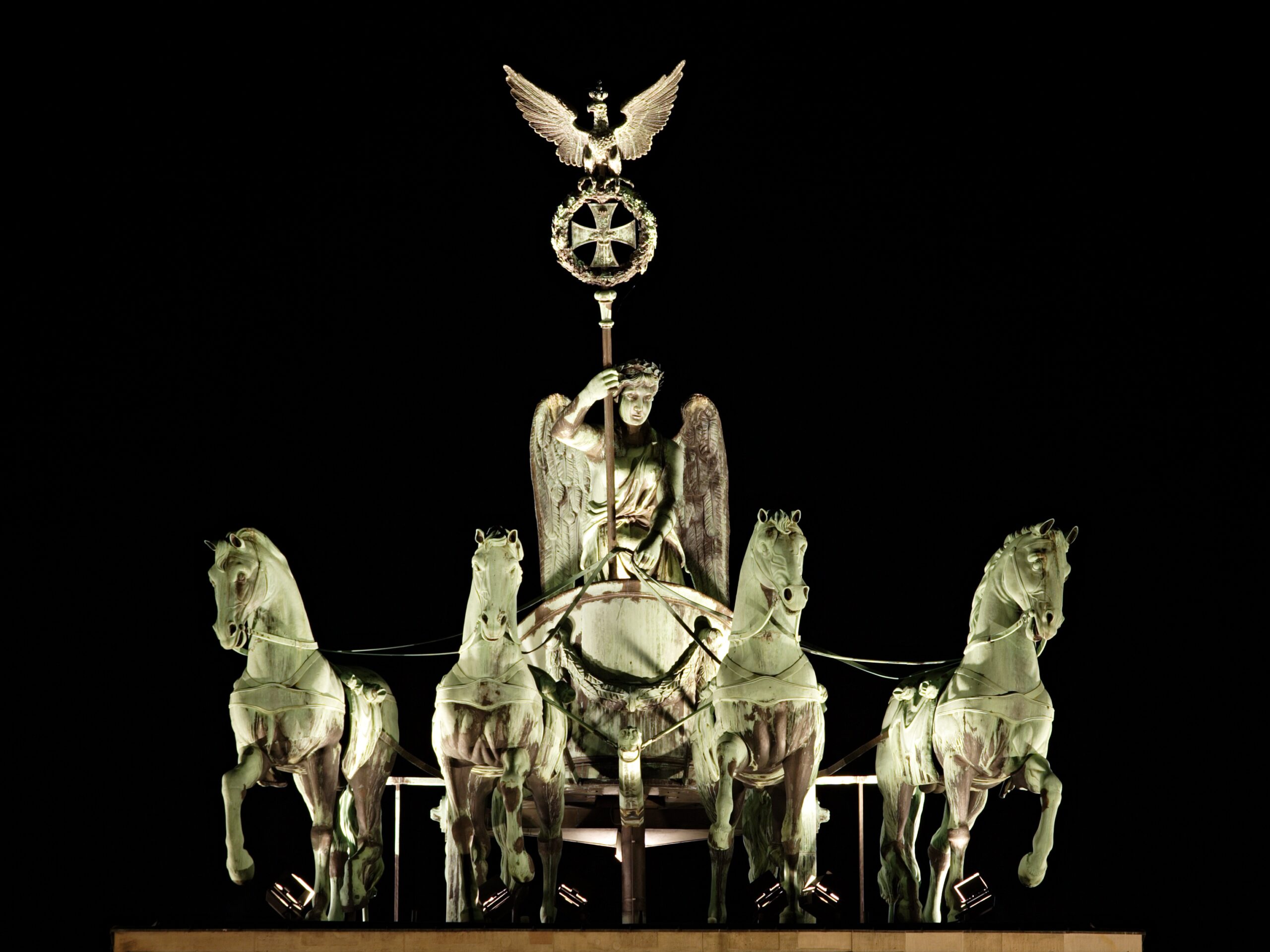 File:Brandenburg Gate Quadriga at Night