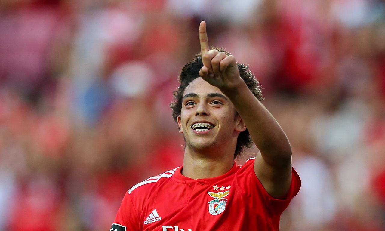 Benfica: João Félix tem entorse no pé