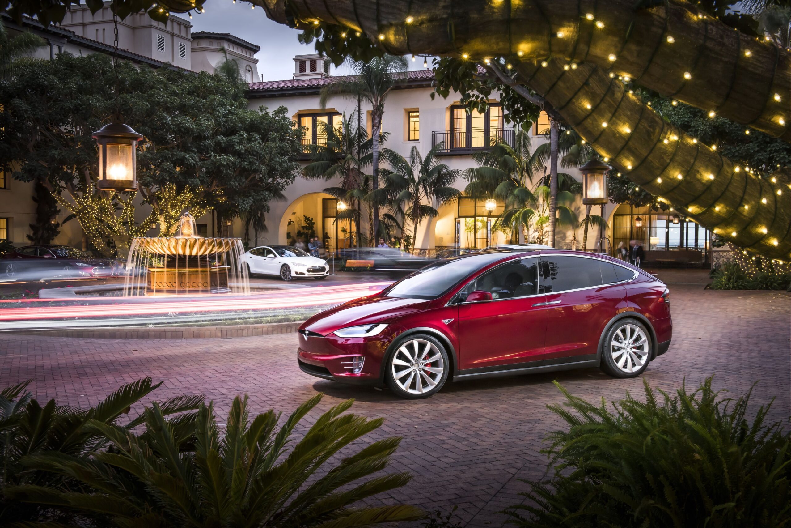 Wallpapers Wednesday: Tesla Model X Black & Red