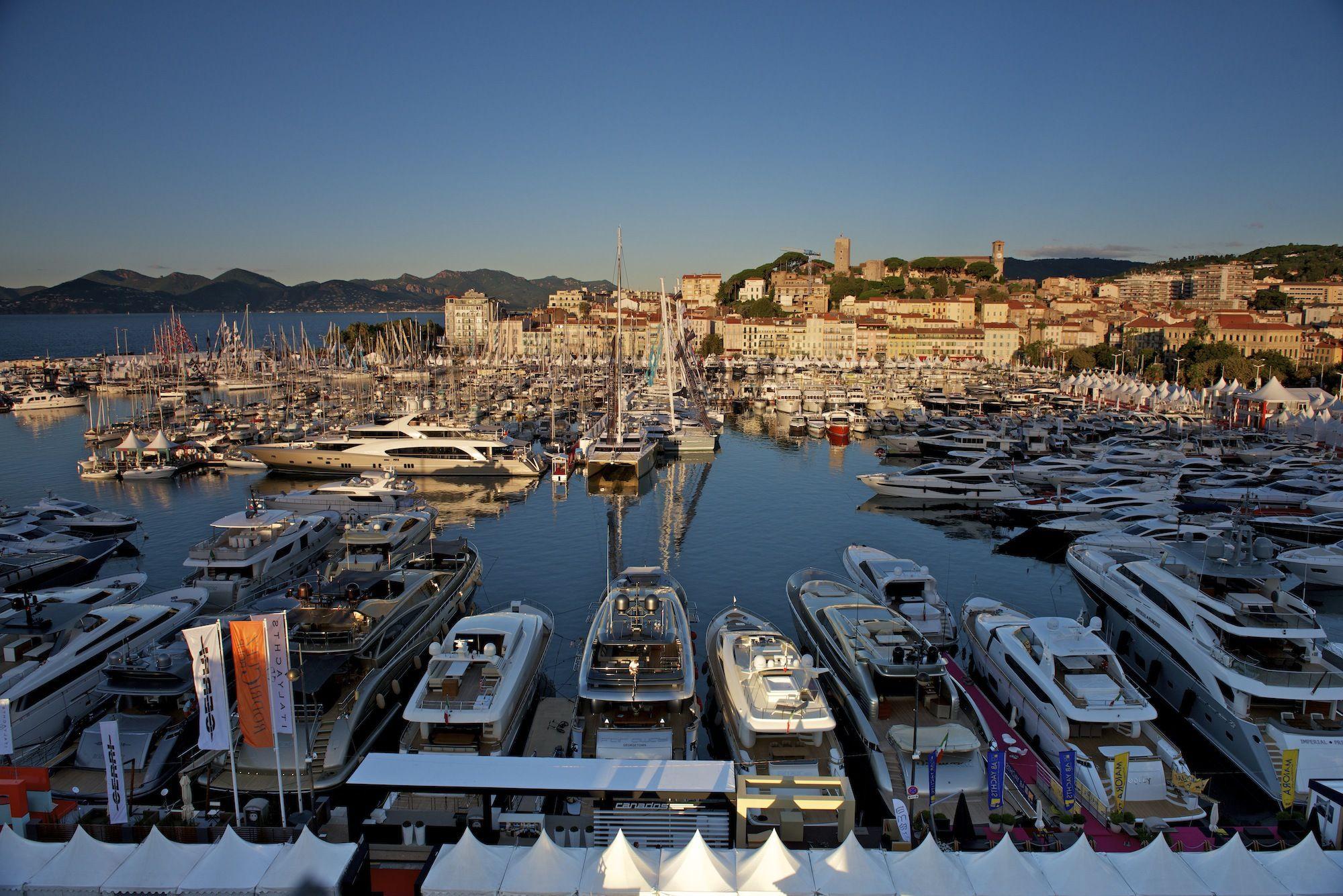 Boats in the port of Cannes, France wallpapers and image