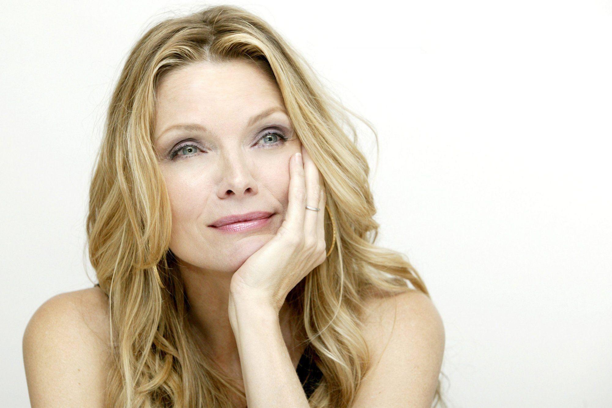 59+ Michelle Pfeiffer Wallpapers