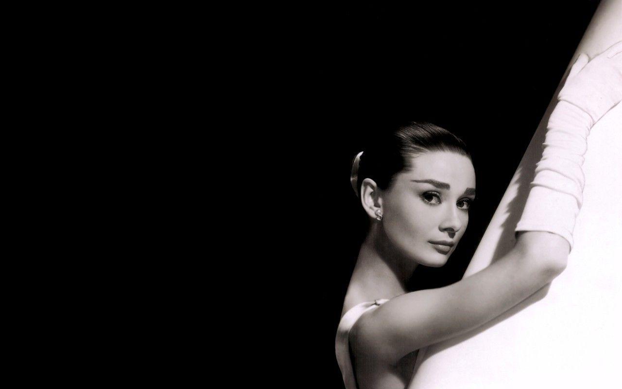 Image For > Audrey Hepburn Wallpapers Black And White