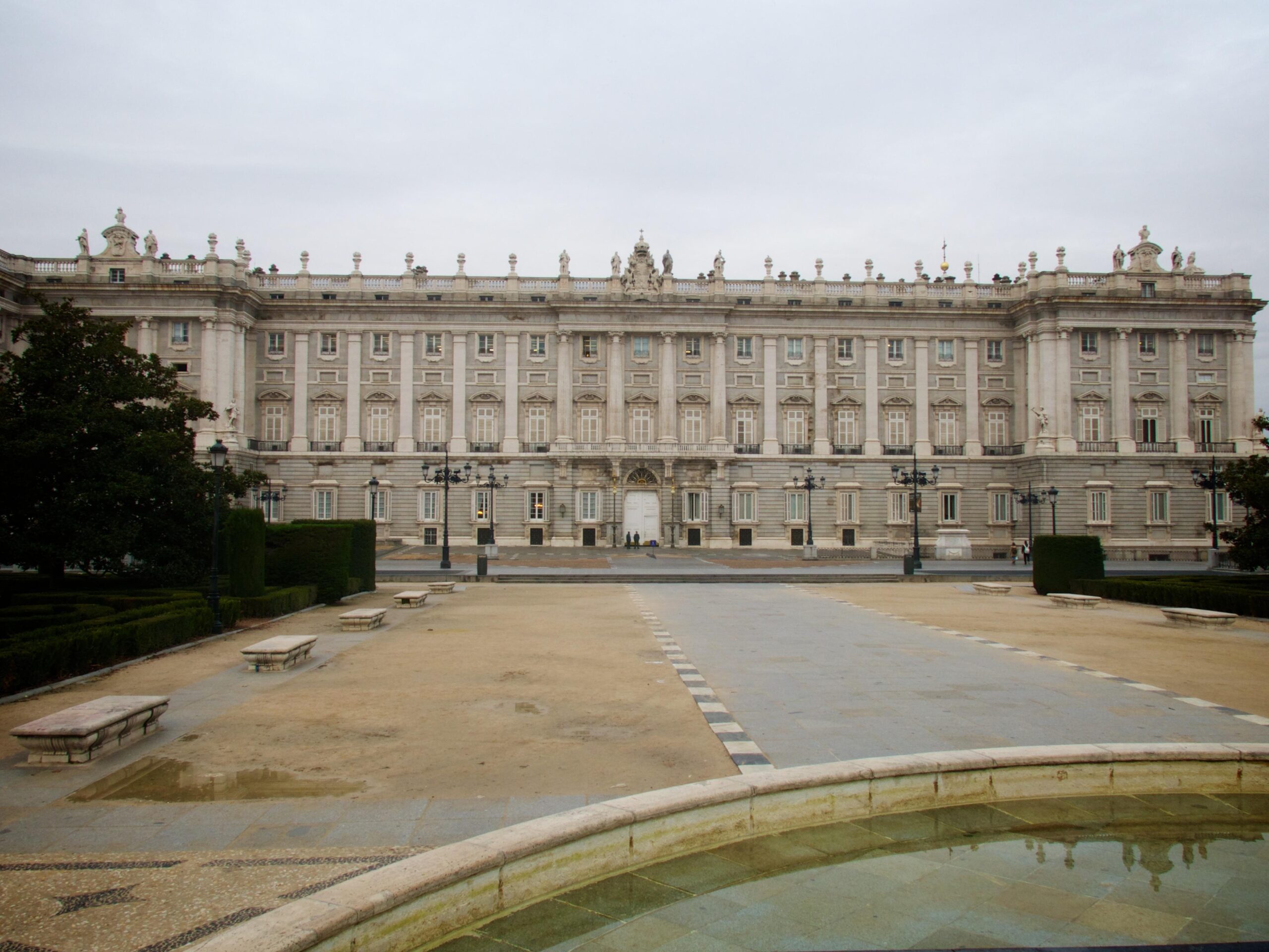 File:Royal Palace of Madrid from Plaza de Oriente