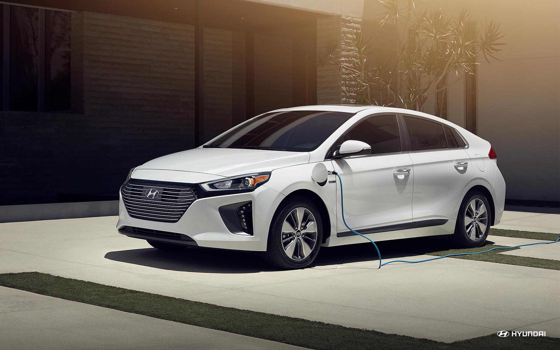 Research 2018 Hyundai Ioniq Plug