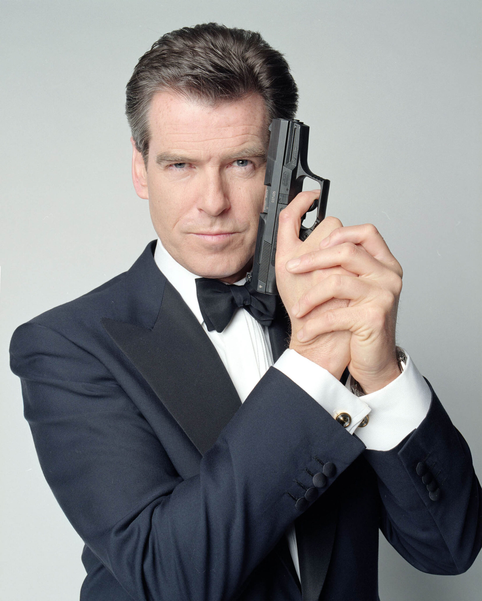 James Bond Suit Pierce Brosnan HD Wallpaper, Backgrounds Image