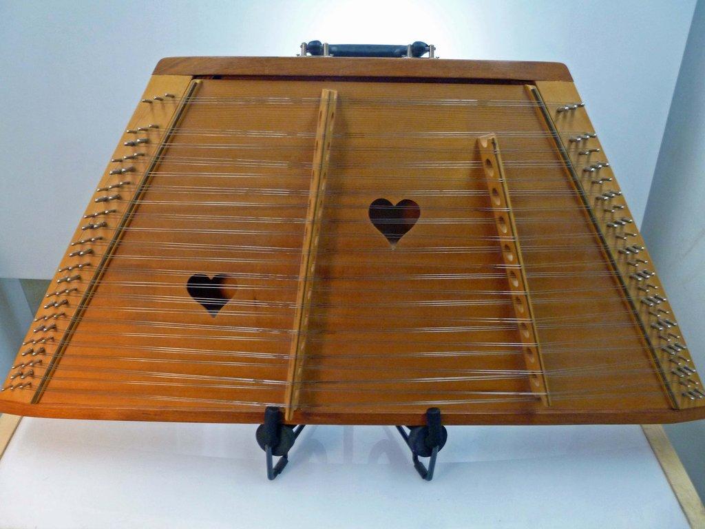 Hammered Dulcimer Used – d’Aigle Autoharps Marketplace