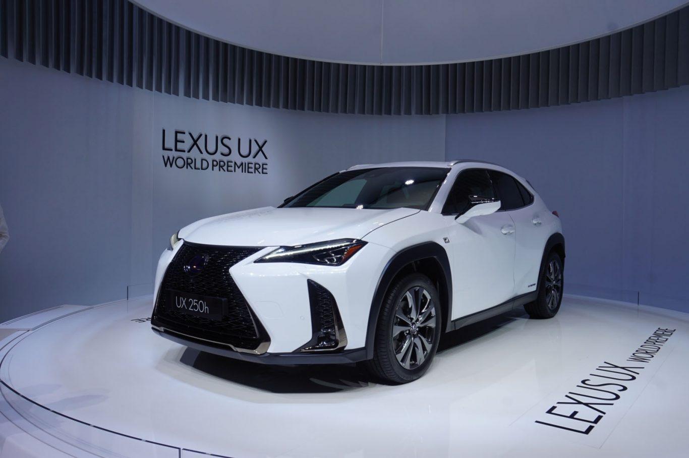 2019 Lexus UX Front Wallpapers