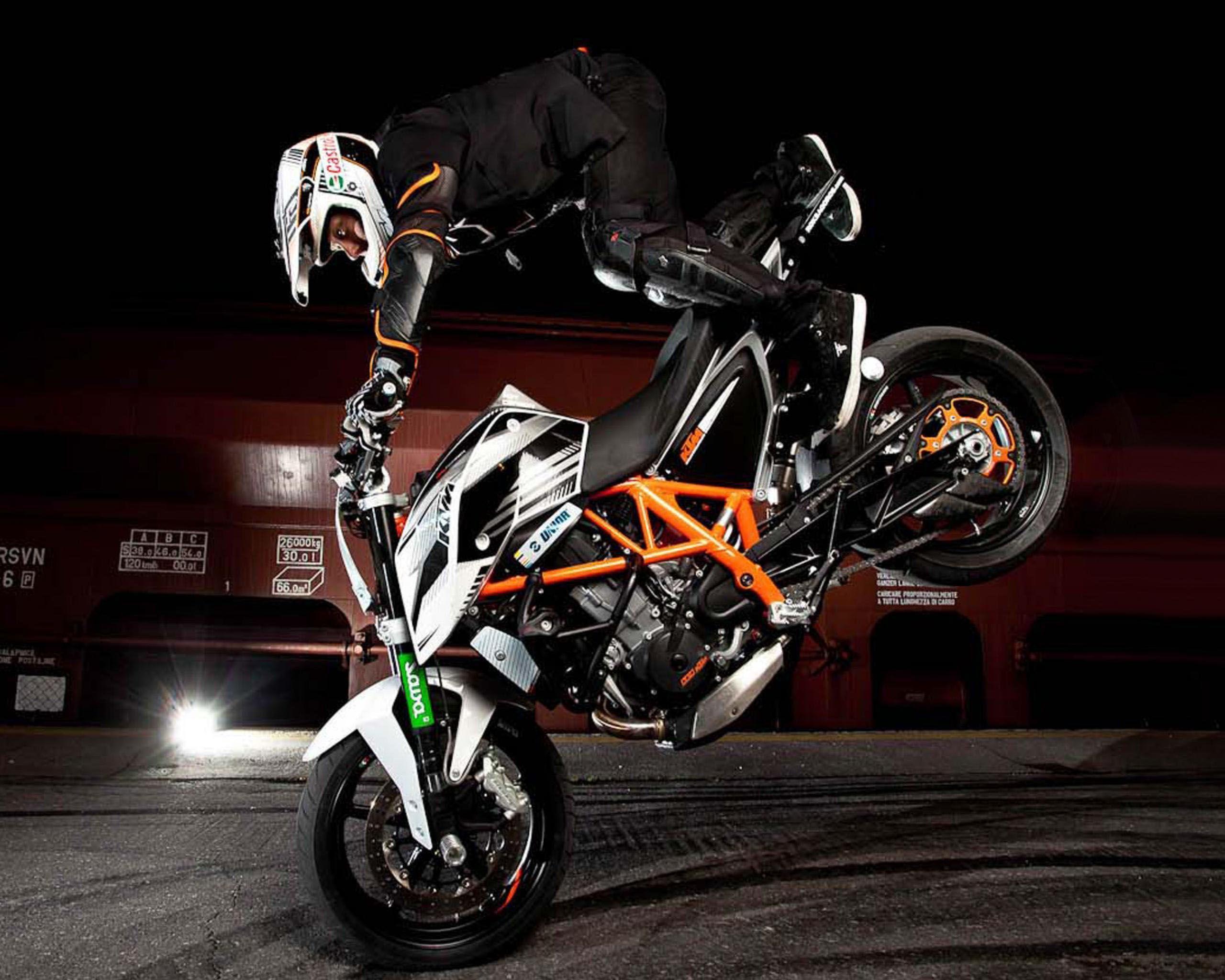 Dangerous Bike Stunt In 2017 HD Wallpapers 8