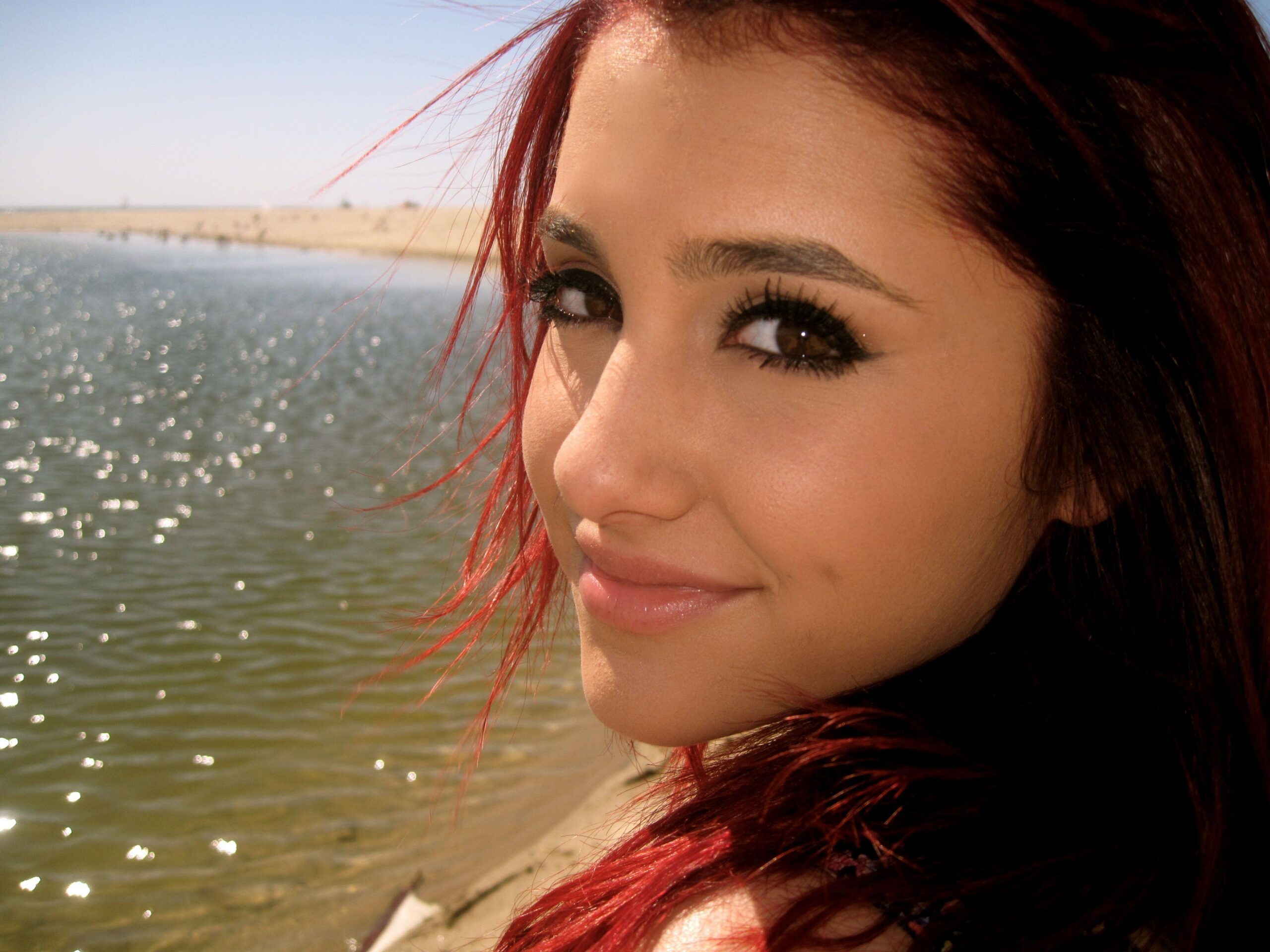 64 Ariana Grande HD Wallpapers