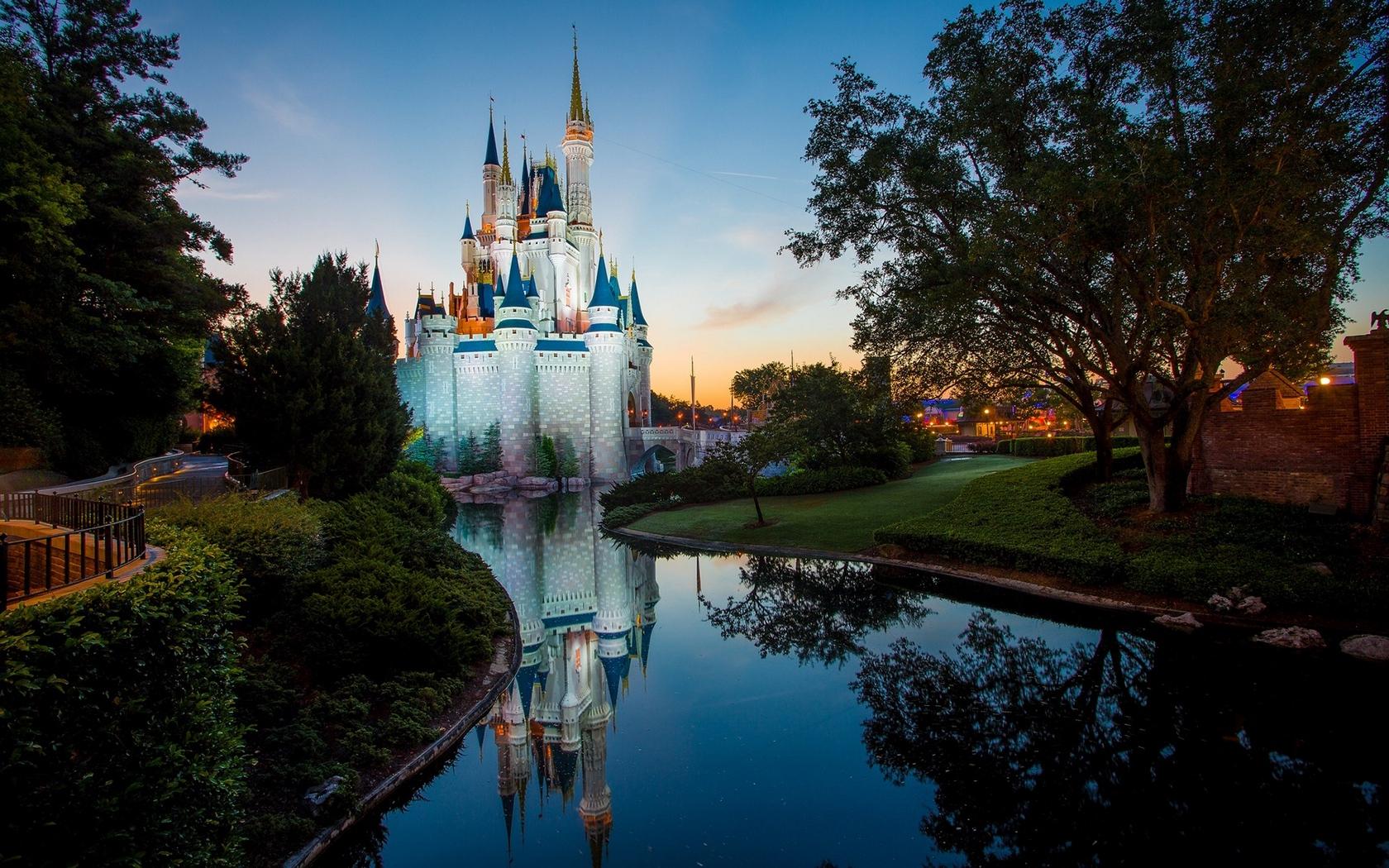 Download wallpapers disneyland, building, beautiful, grass