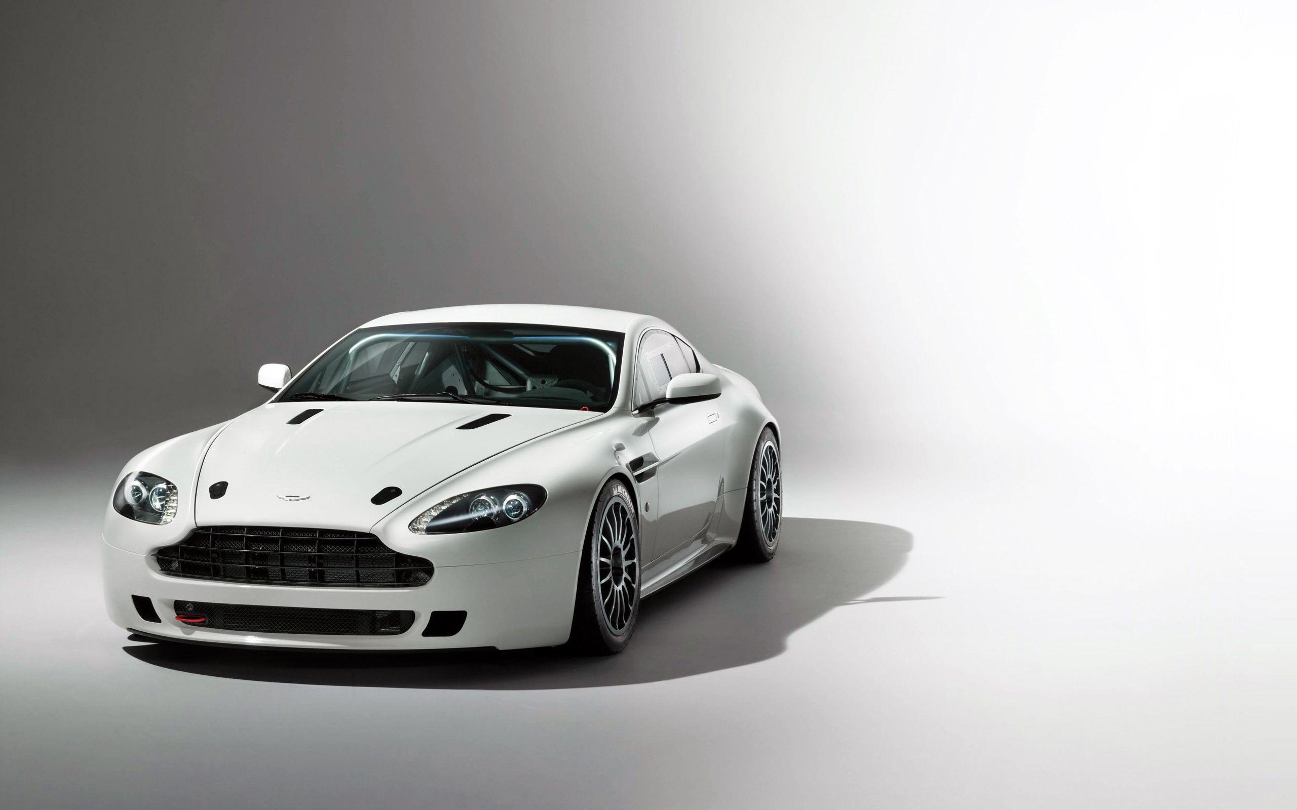 Aston Martin Vantage GT4 2014 Wallpapers