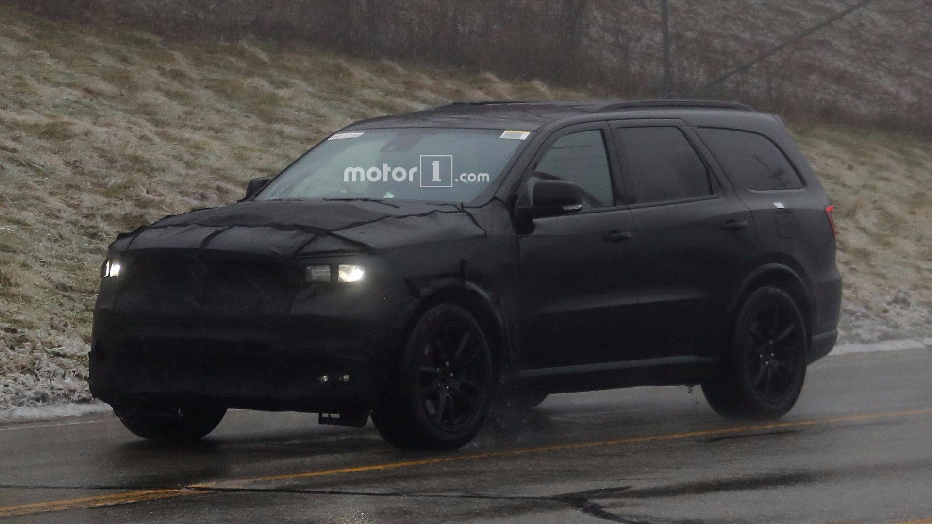 Dodge Durango SRT spied dressed entirely in black