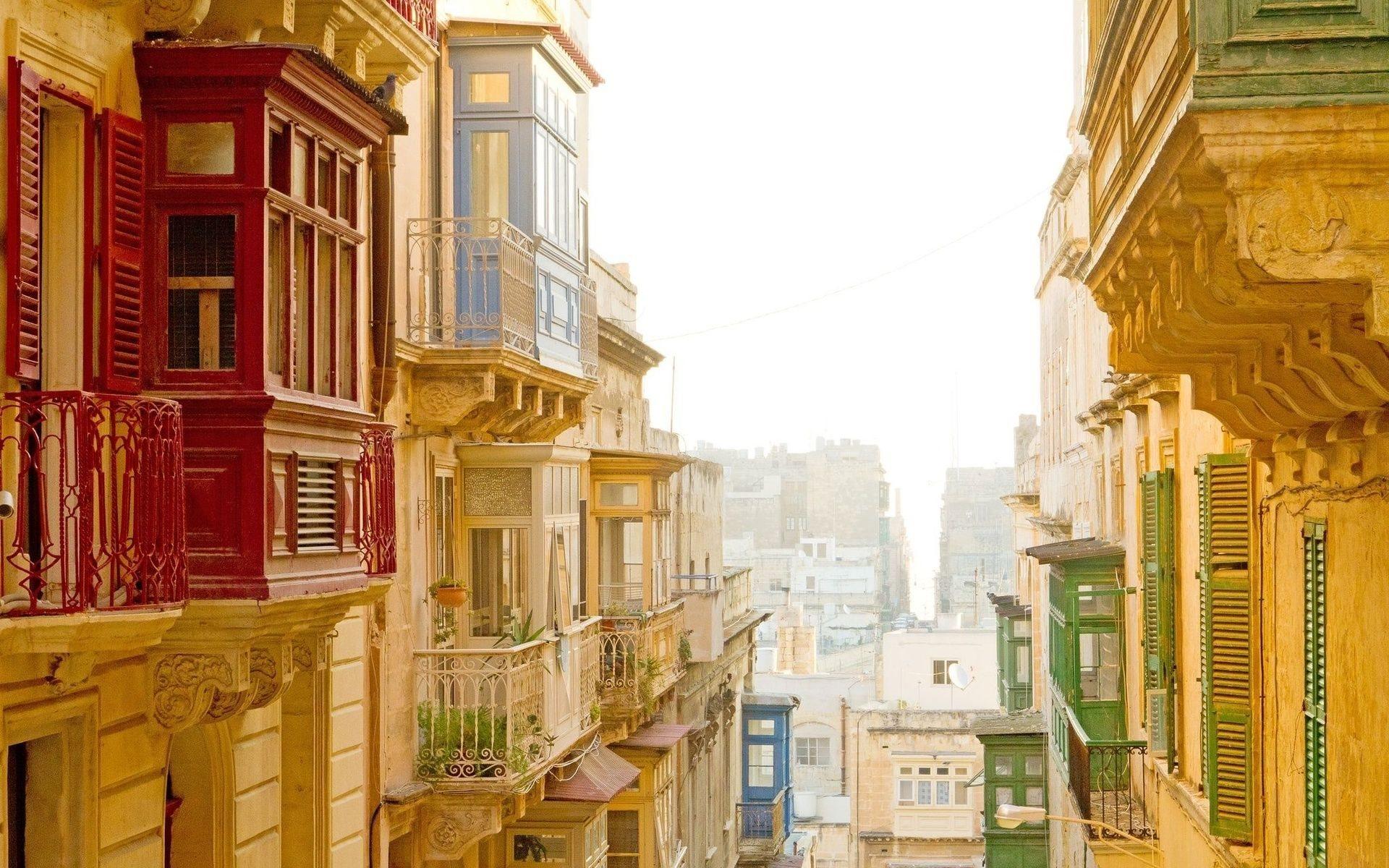 Download wallpapers old town, balconies, valletta, malta for desktop