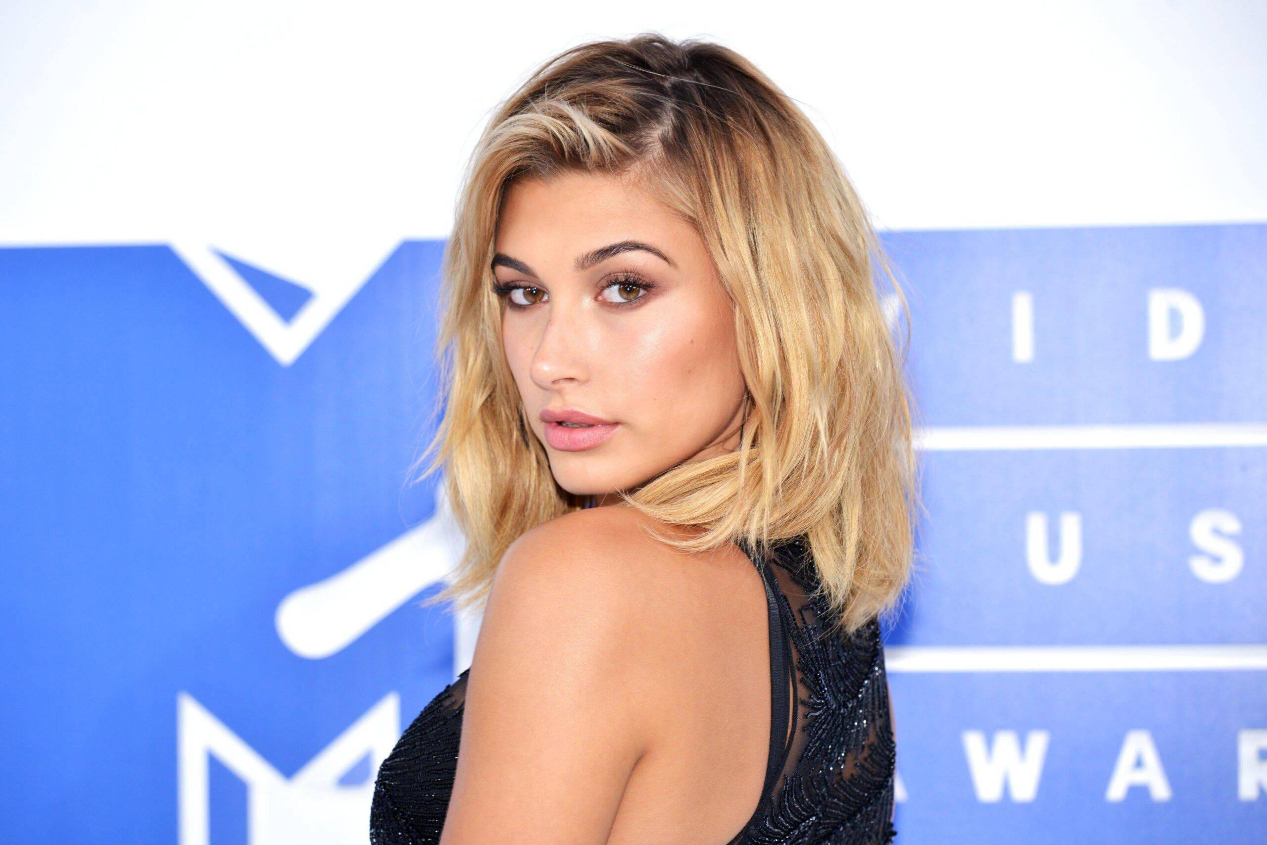 Hailey Baldwin Celebrity Wide Wallpapers 60079